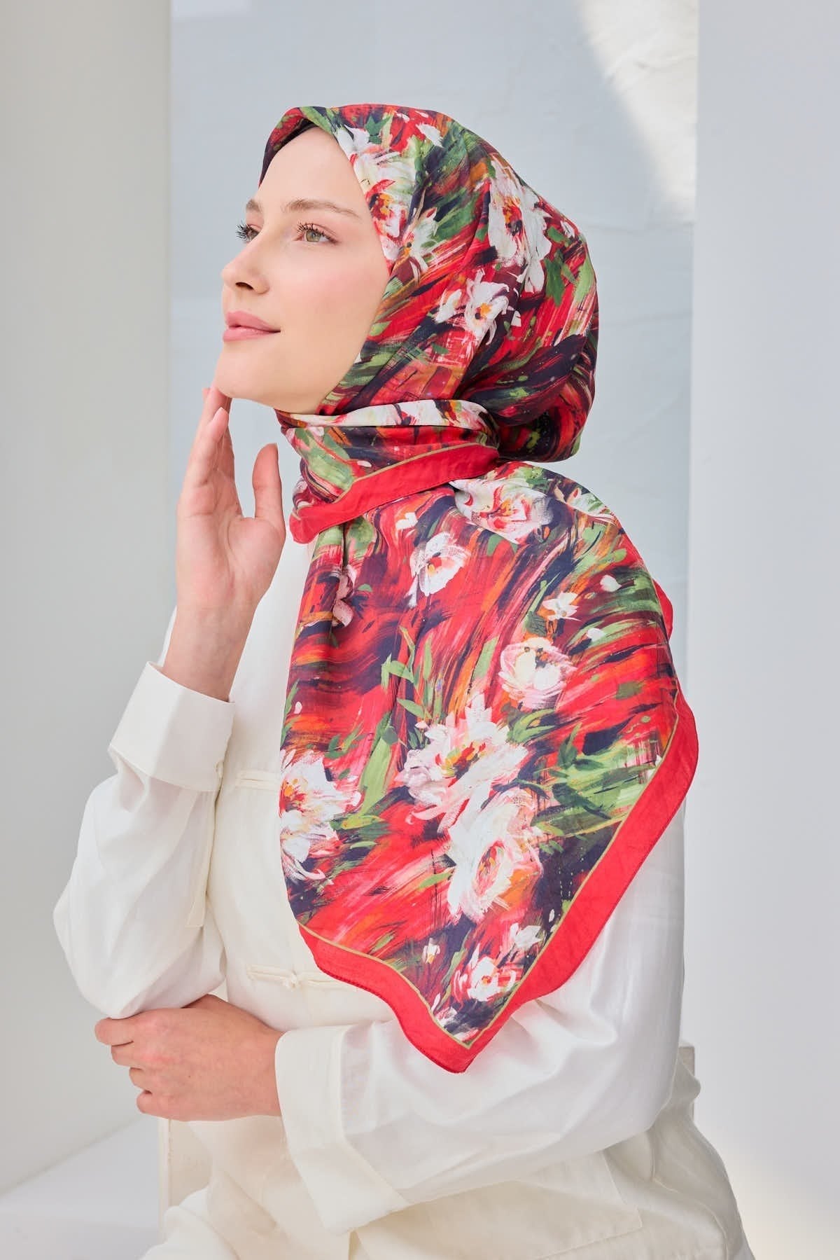 Velora Eşarp Watercolor Flower Kırmızı