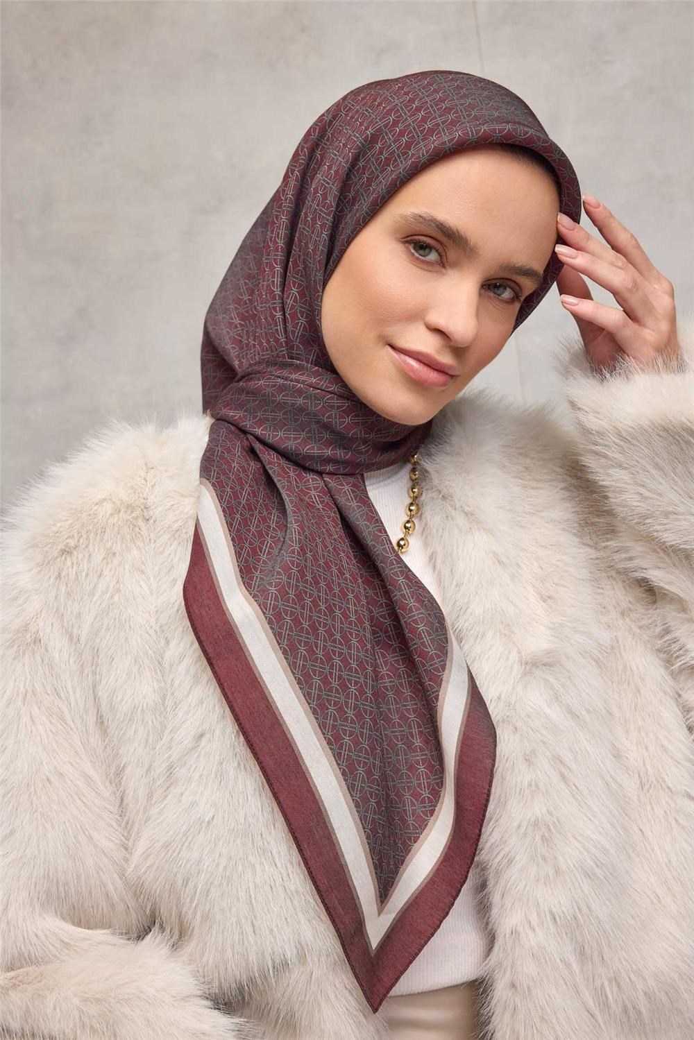 Viskon Aura Eşarp Bordo Zincir Desenli Tok Duruşlu 90x90