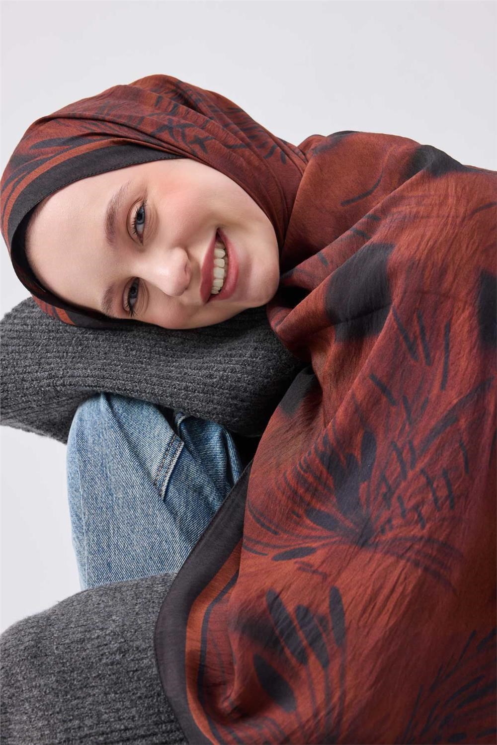 Viskon Mayda Şal Kiremit Zeminli Siyah Detaylı Desenli Yumuşak Dokulu 190x70