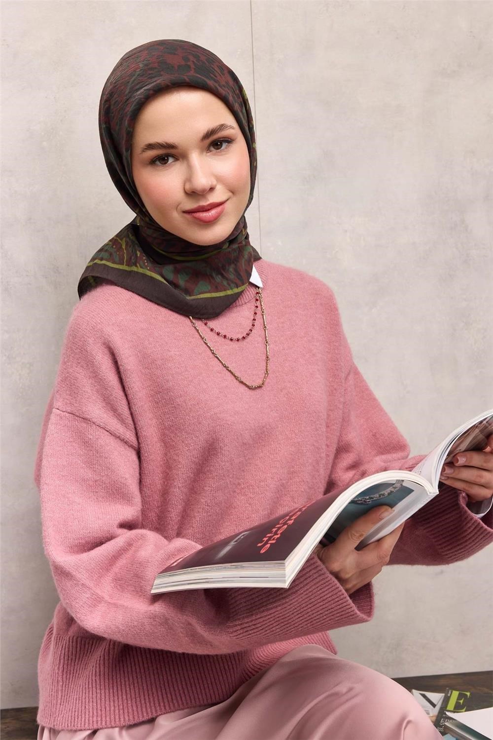 Viskon Velora Eşarp Acı Kahve Antik Desenli Tok Duruşlu 90x90