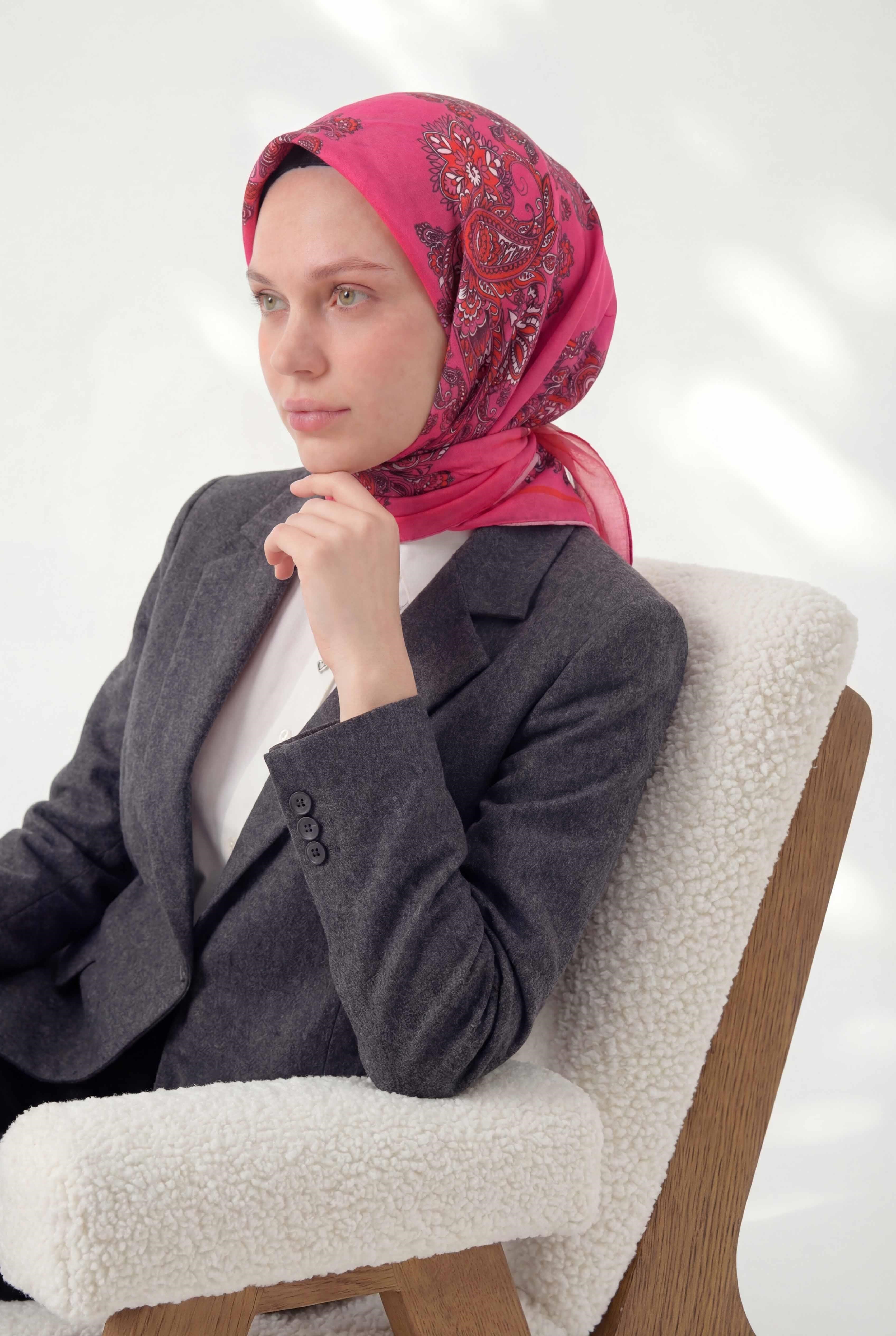 Viskon Velora Eşarp Dört Mevsim Barok Floral Desen Fosfor Pembe 90X90