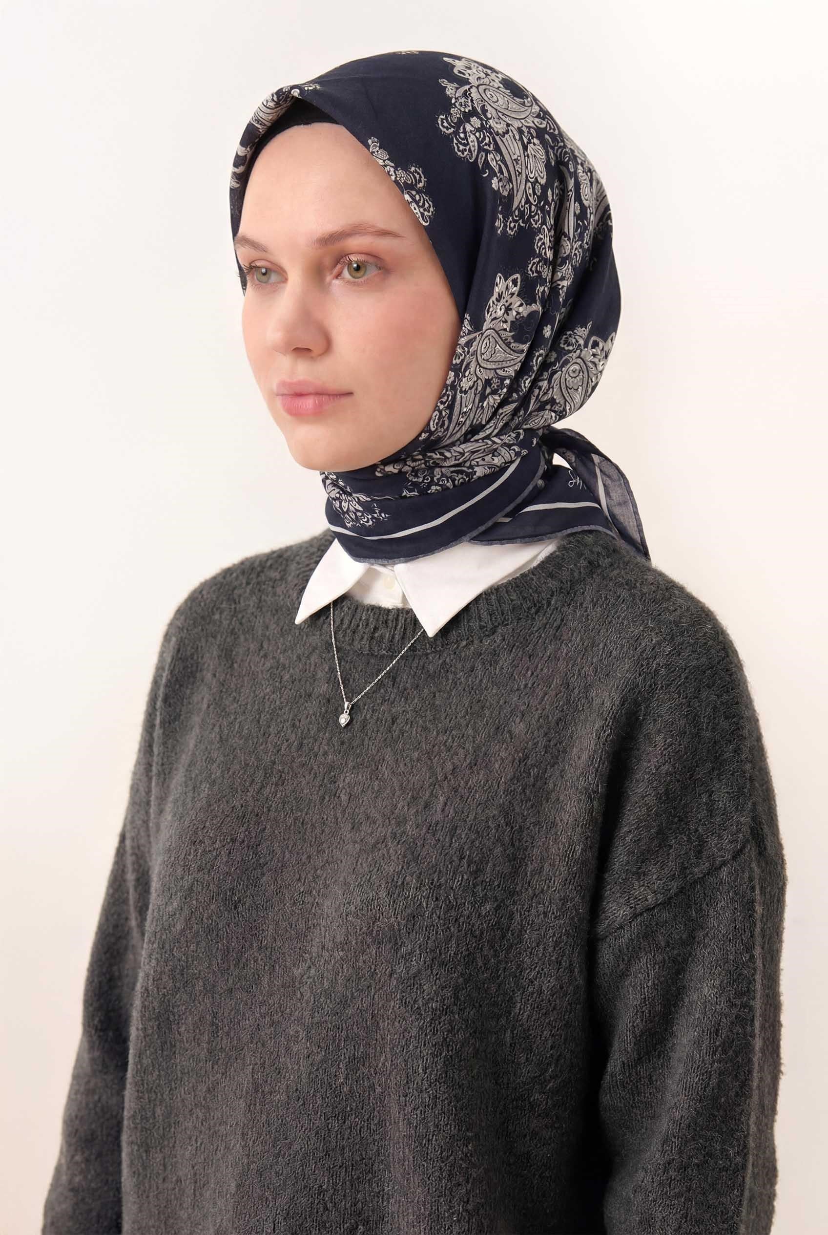 Viskon Velora Eşarp Dört Mevsim Barok Floral Desen Canlı Siyah 90X90