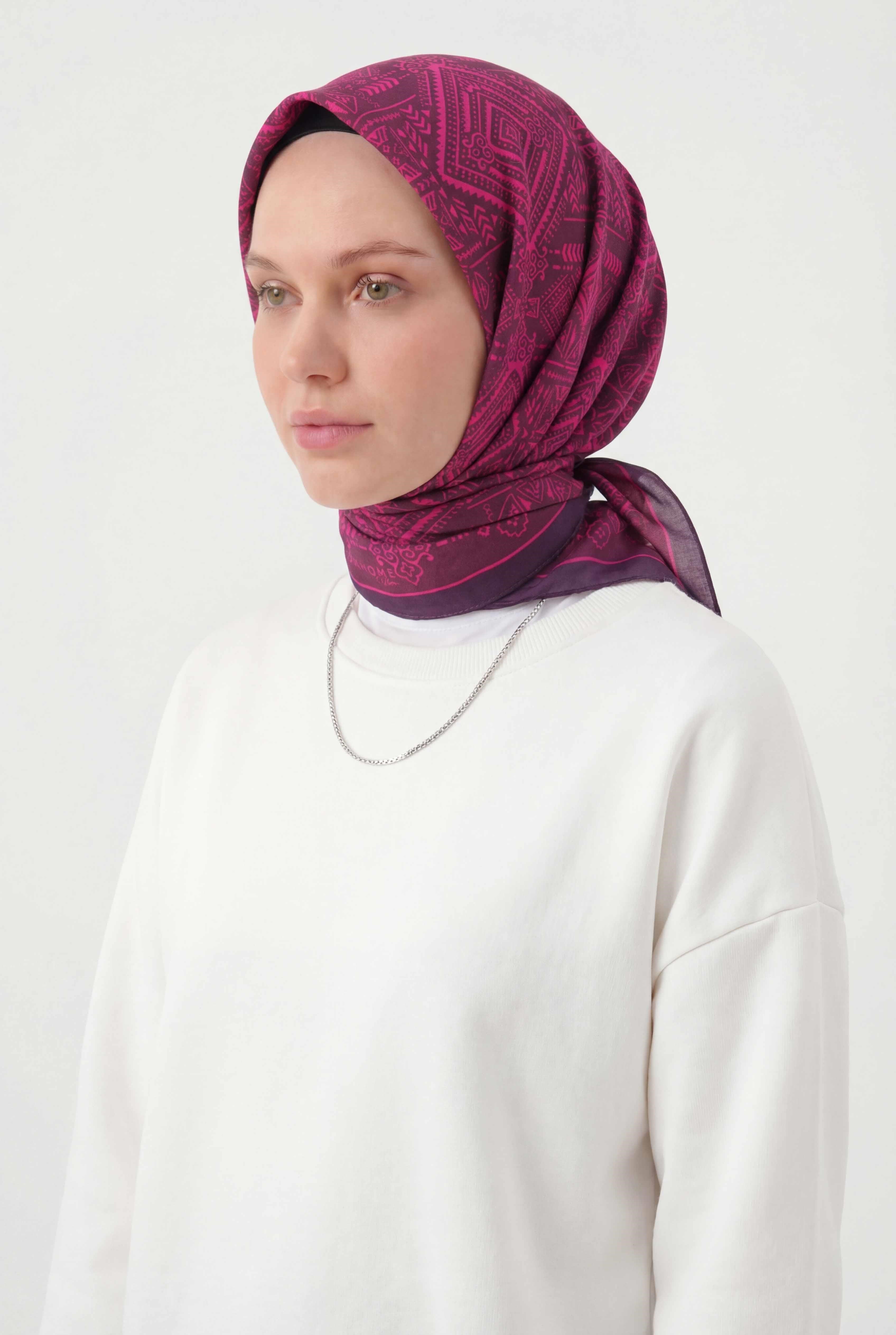 Viskon Velora Eşarp Dört Mevsim Kilim Desen Mürdüm 90X90
