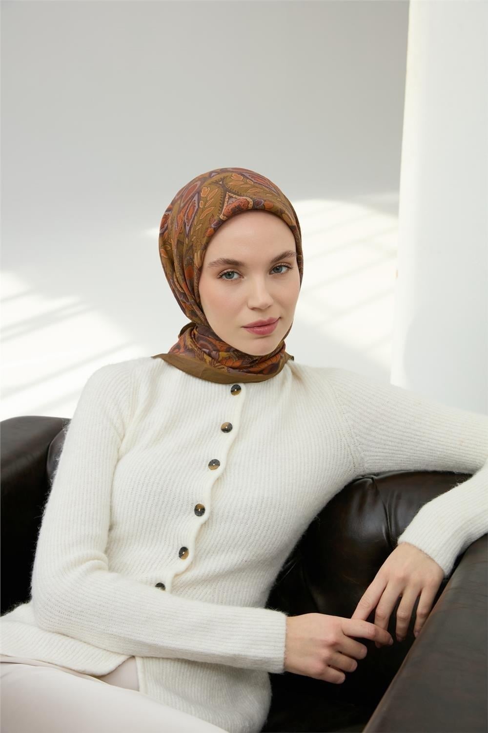 Viskon Velora Eşarp Kına Yeşili Çok Renkli Desenli Tok Duruşlu 90x90