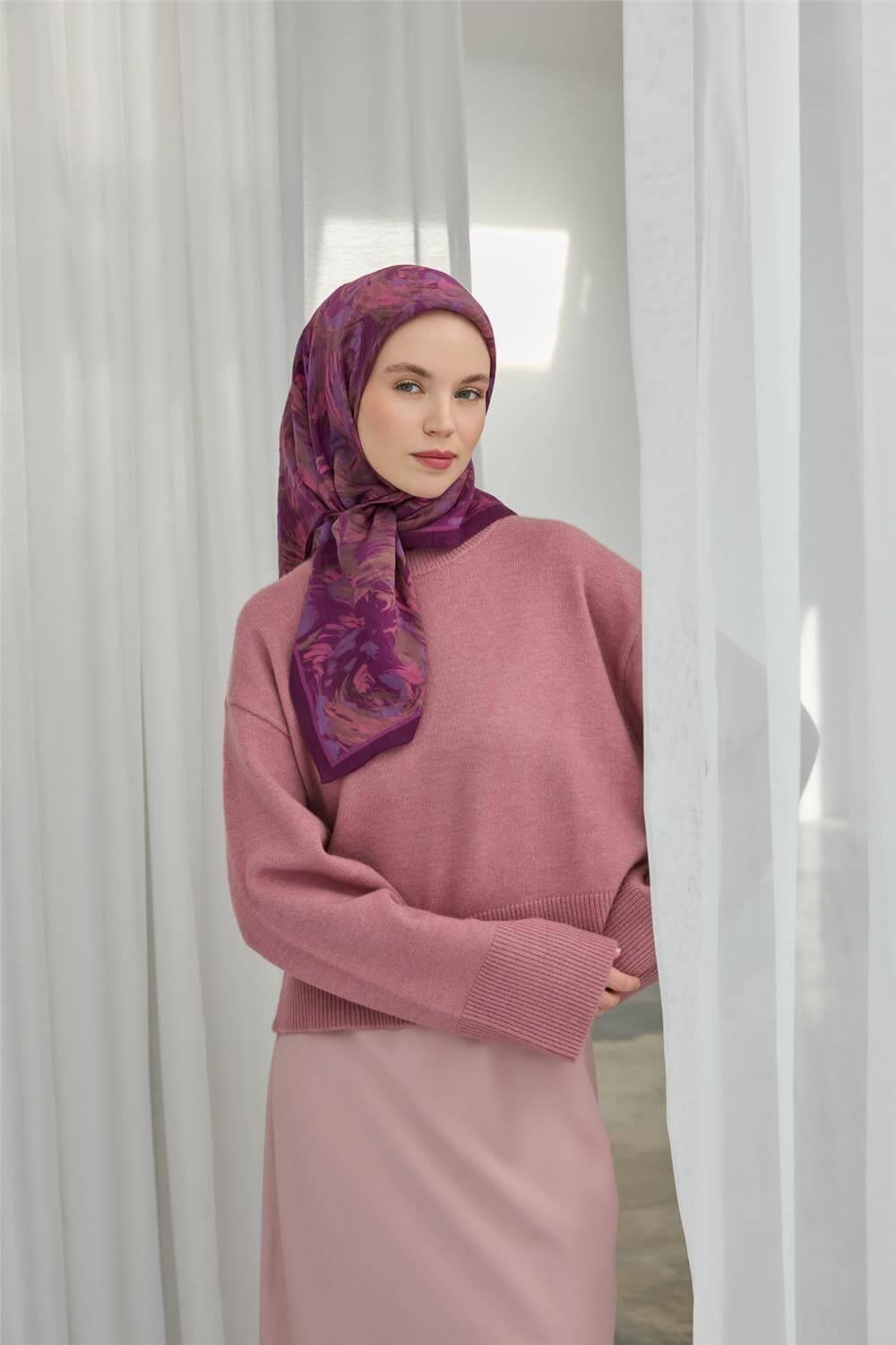 Viskon Velora Eşarp Mor Lila Desenli Yumuşak Dokulu Tok Duruşlu 90x90