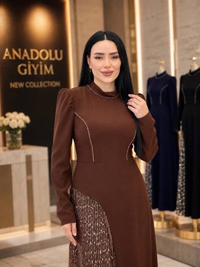 Tek Taraf İşleme Boncuklu Krep Abiye 7200 T-26 Kahverengi