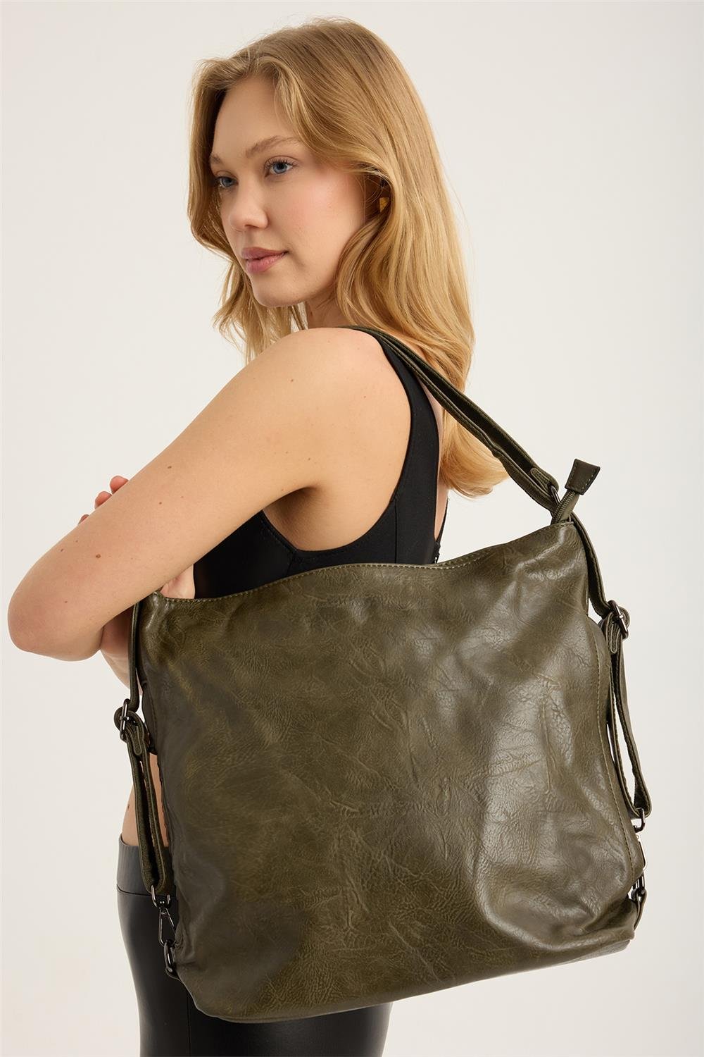 Düz Sırt Oval Taban Çanta