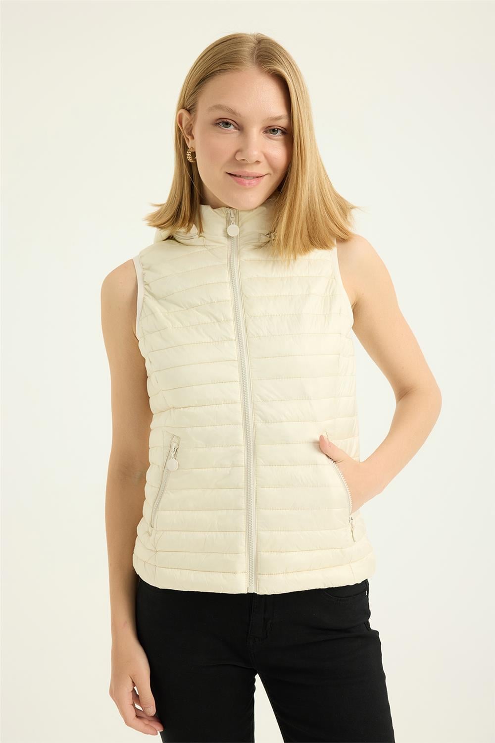 Puffer Kapşonlu Verev Yelek