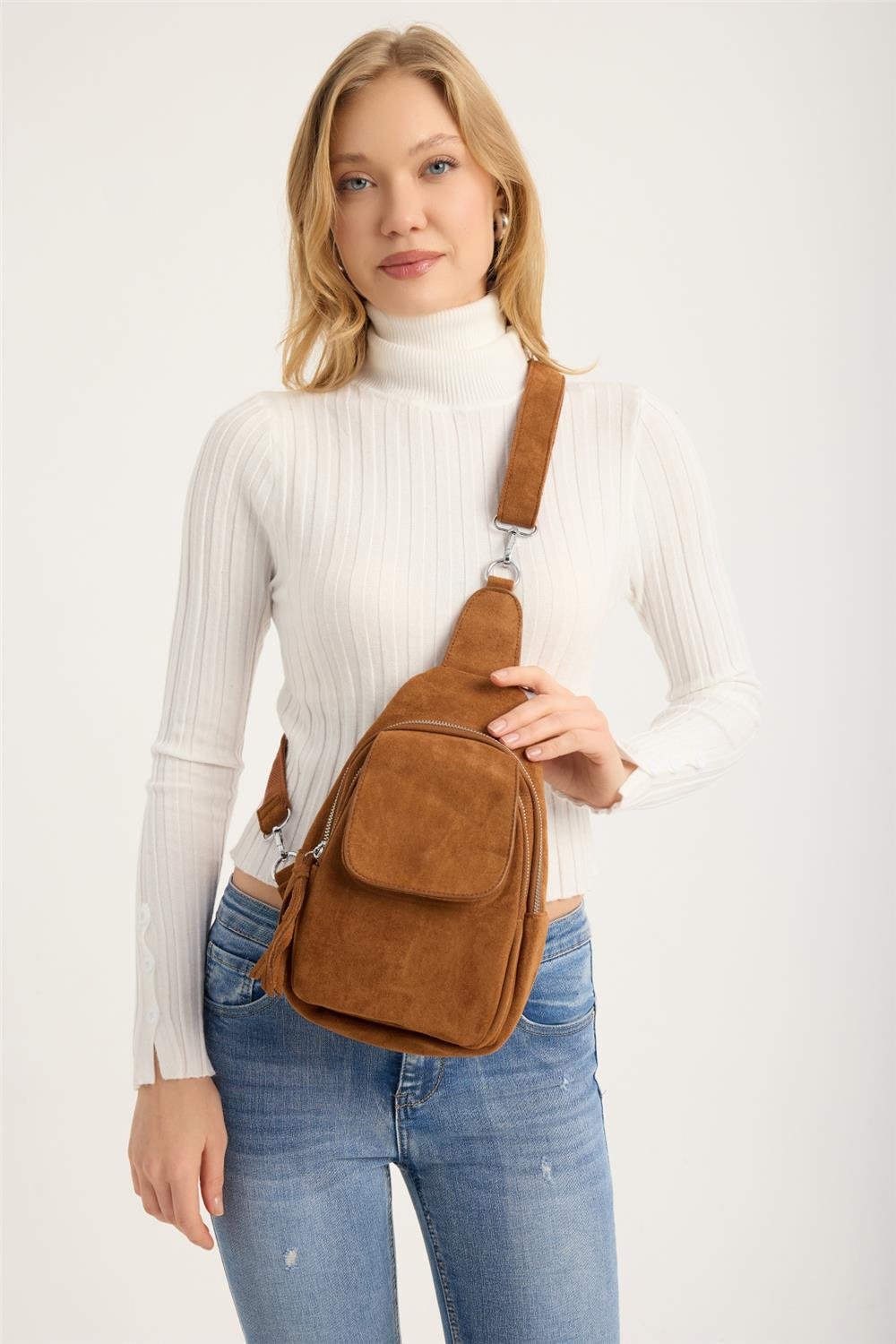 Verev Askılı Sırt Şeklinde Çanta