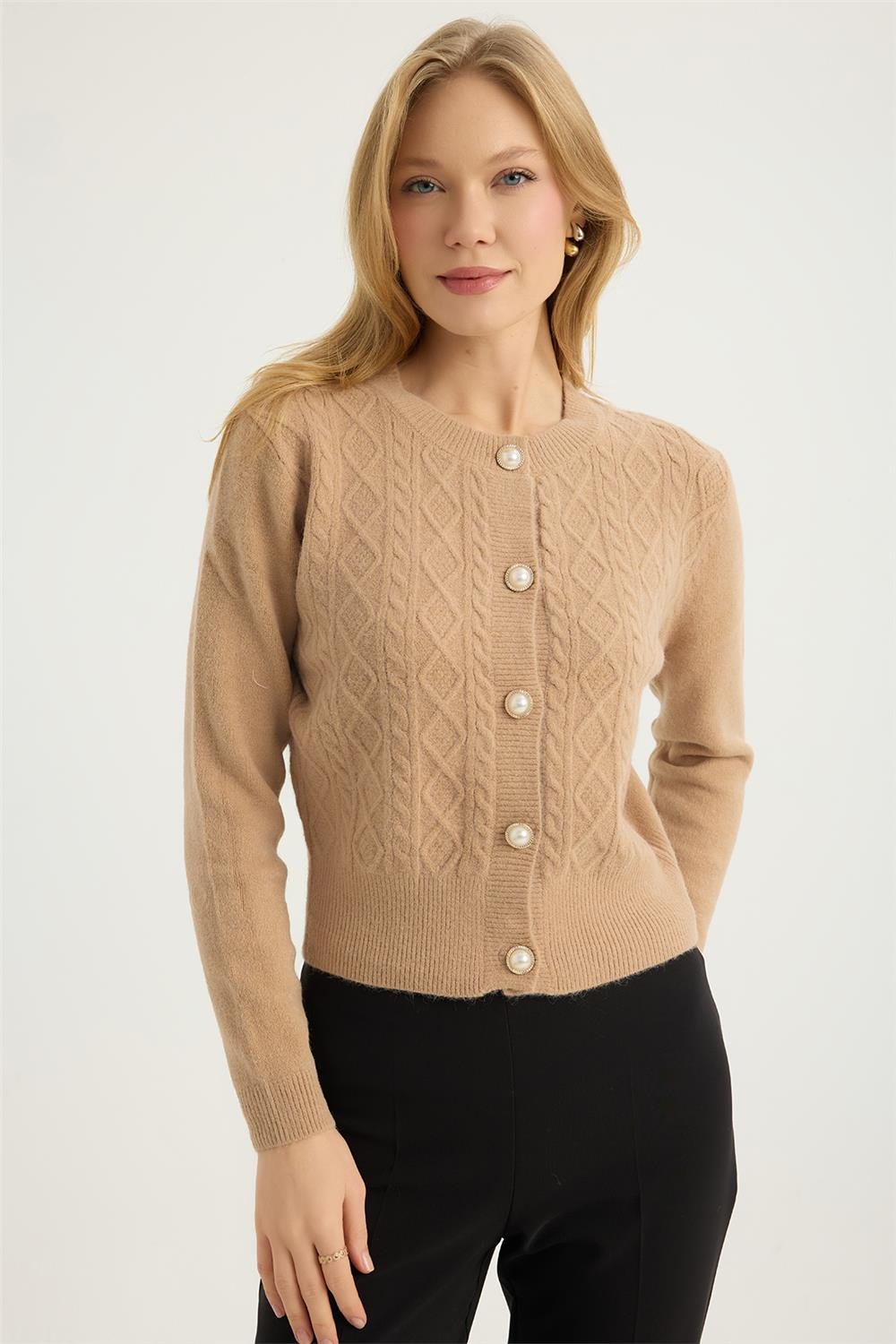 İnci Düğmeli Hırka