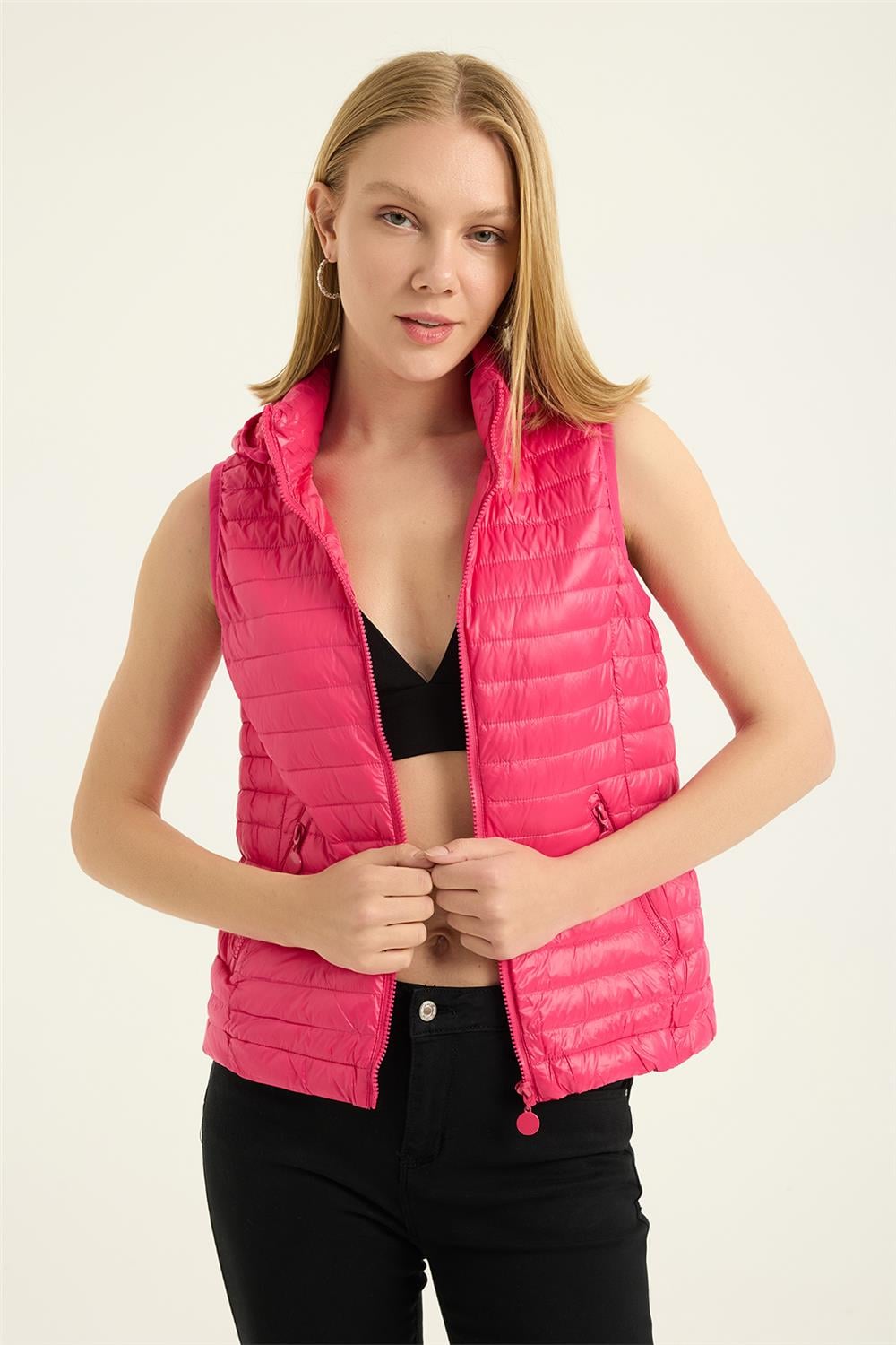Puffer Kapşonlu Verev Yelek