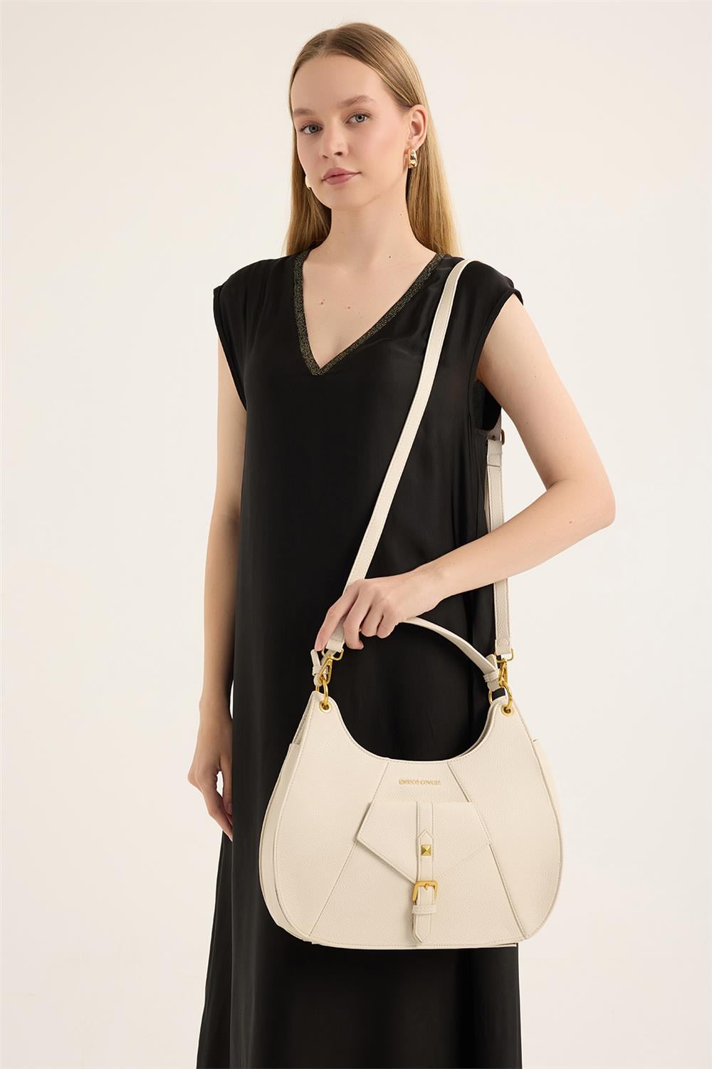 Tokalı Köşeli Çanta