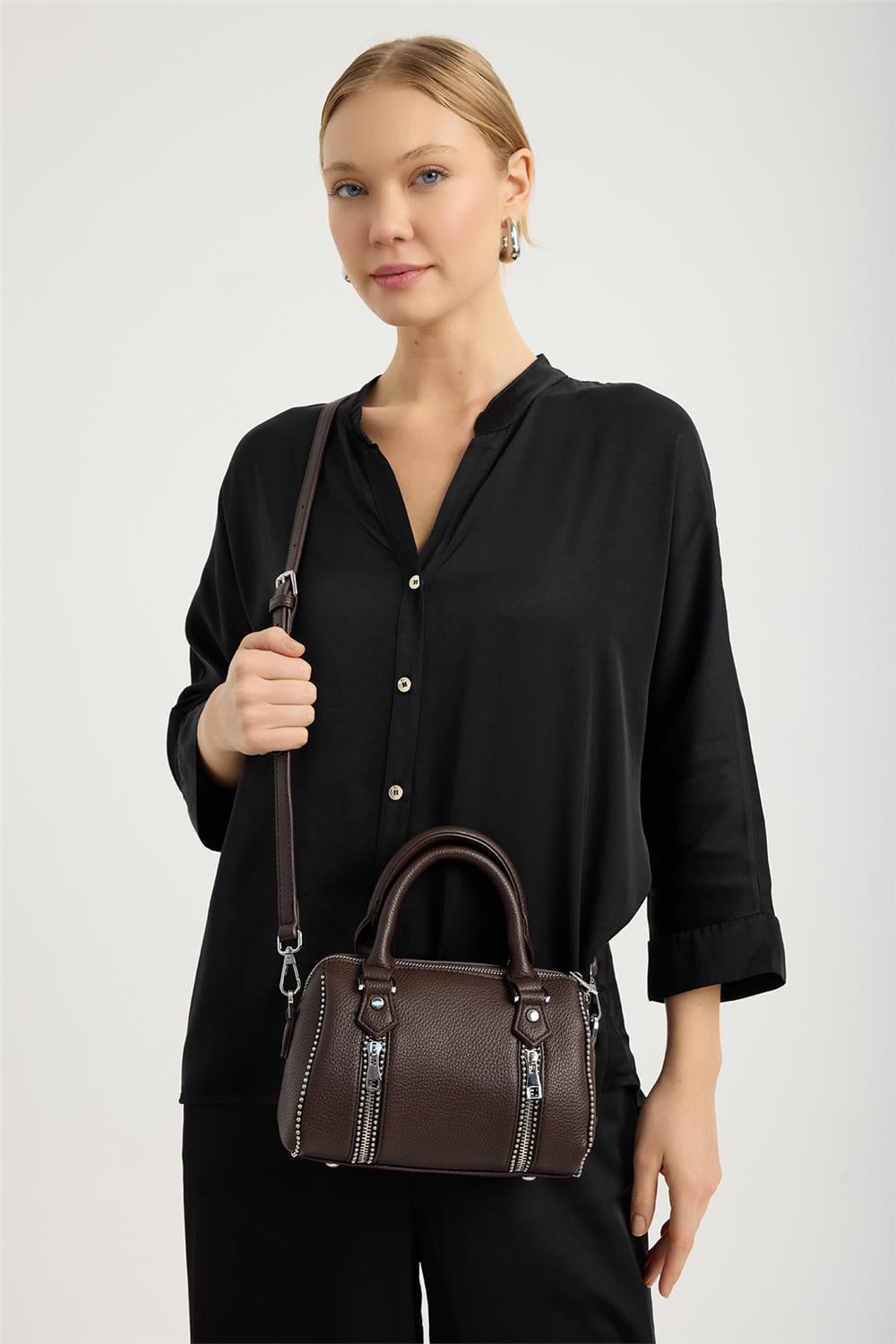 Zımba Kenarlı Çanta