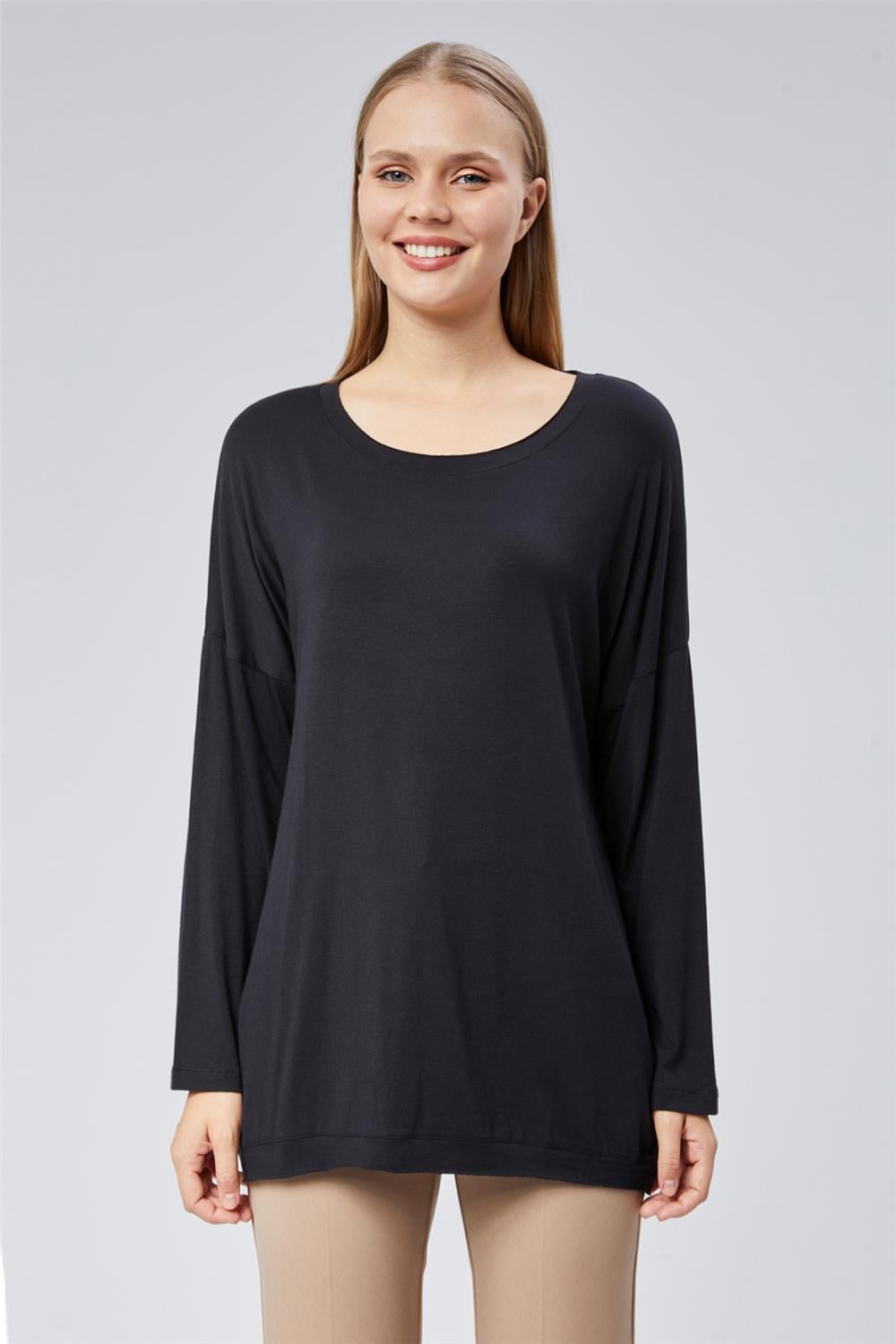 Geniş Kesim Yuv Yaka Tshirt