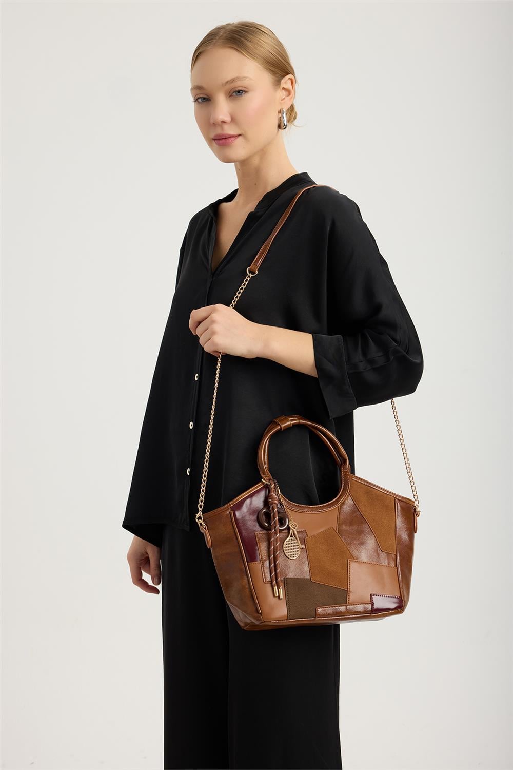Charm Detaylı Çanta