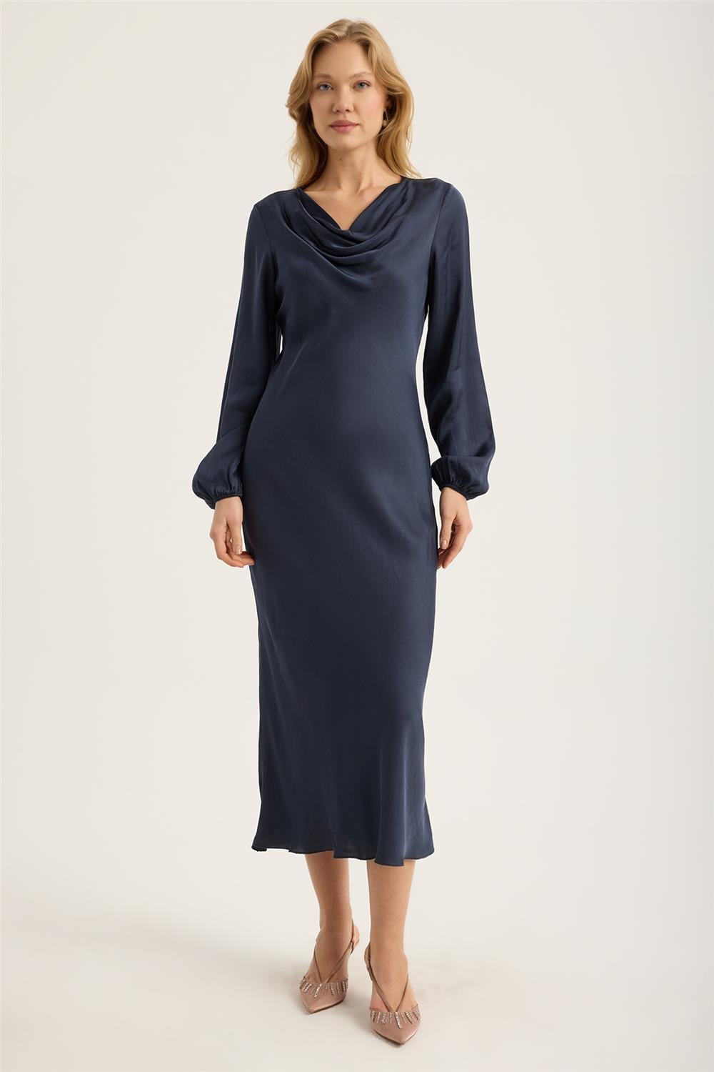 Uzun Degaje Yaka Elbise