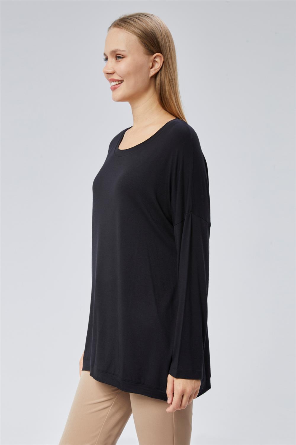 Geniş Kesim Yuv Yaka Tshirt · 2