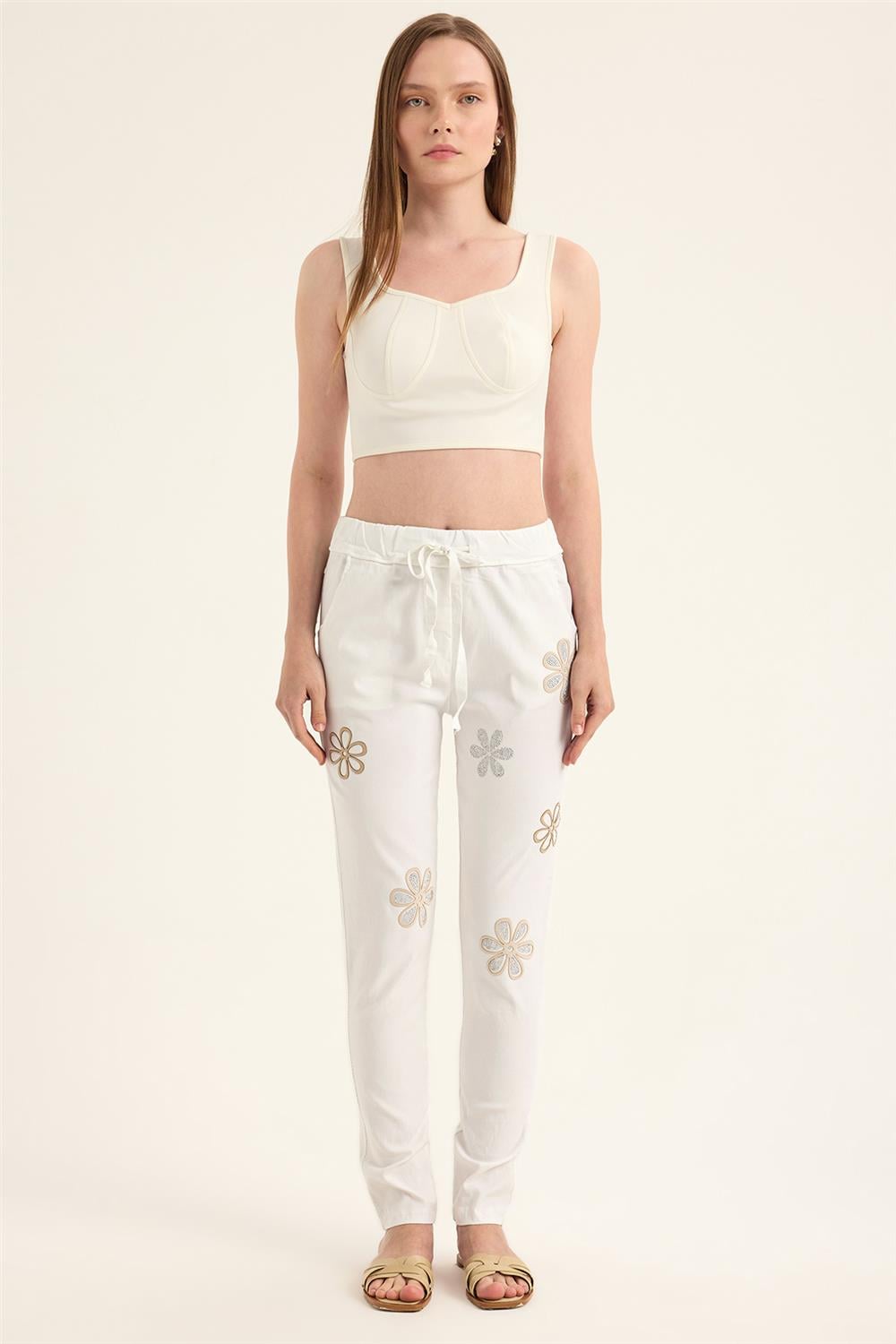 Taşlı Çiçek Motifli Pantolon