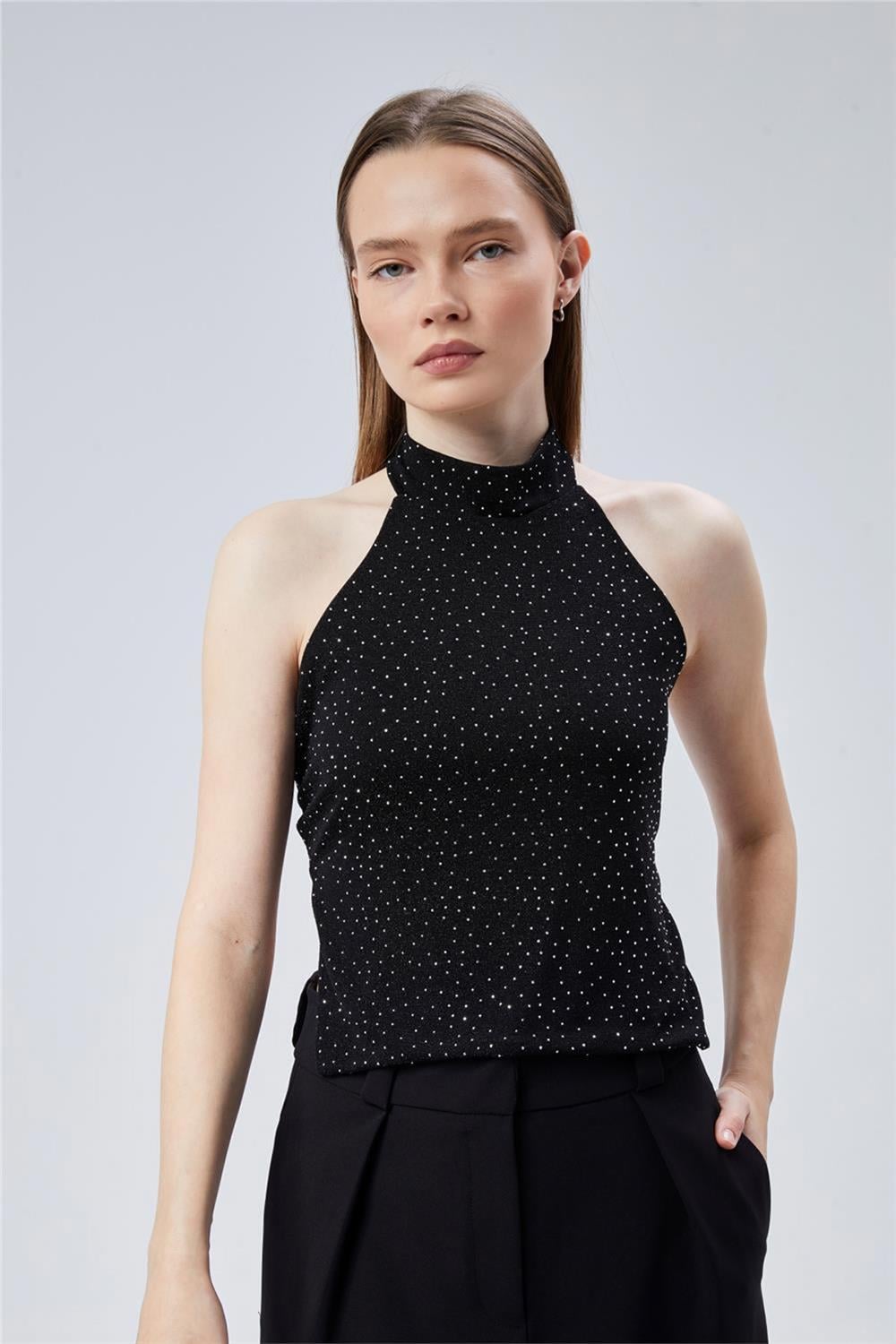 Düğmeli Dik Yaka Top