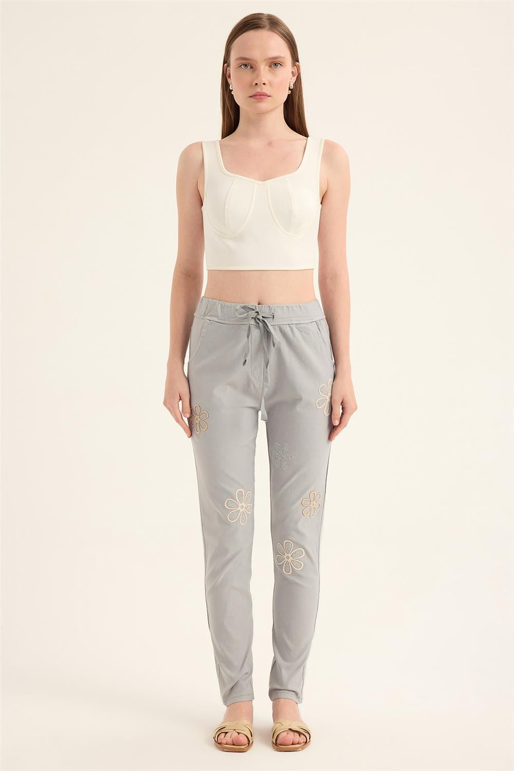 Taşlı Çiçek Motifli Pantolon