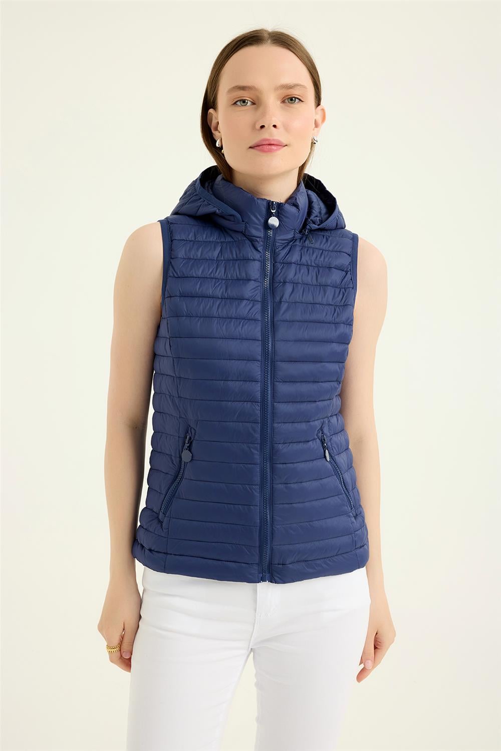 Puffer Kapşonlu Verev Yelek