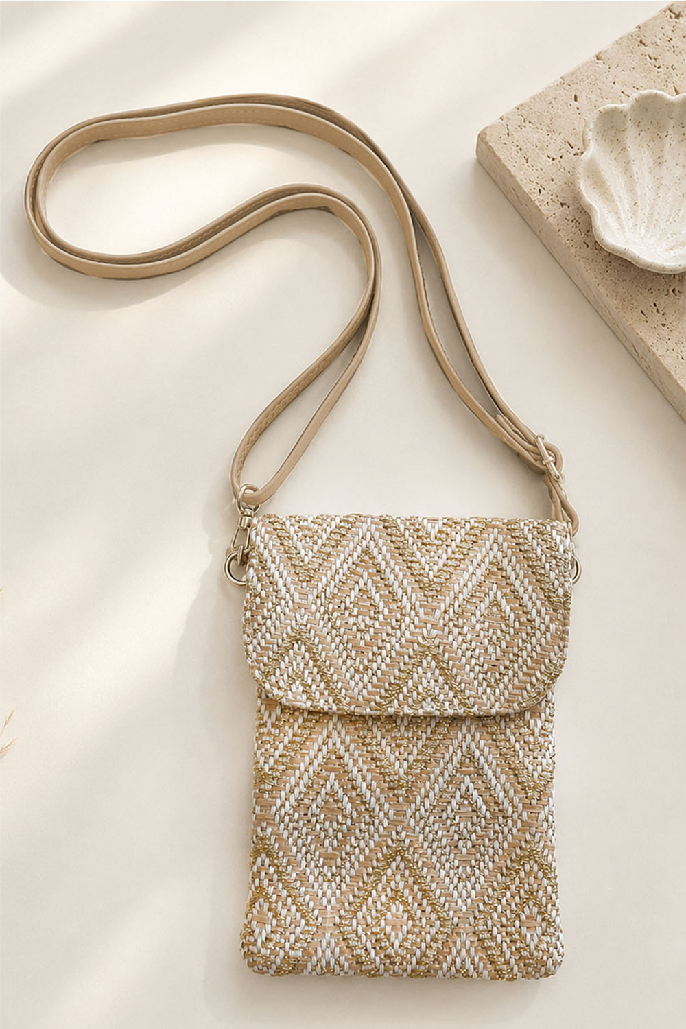Mini Simli Kilim Desenli Yarım Kapak Omuz Askılı Çanta