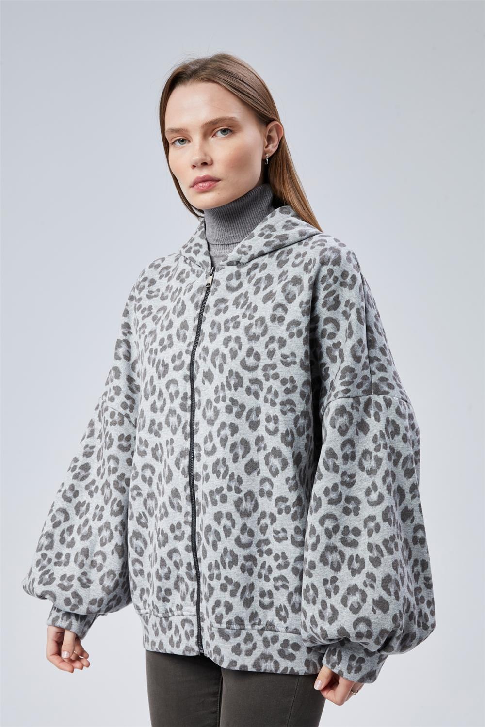 Leo Sweat · 3