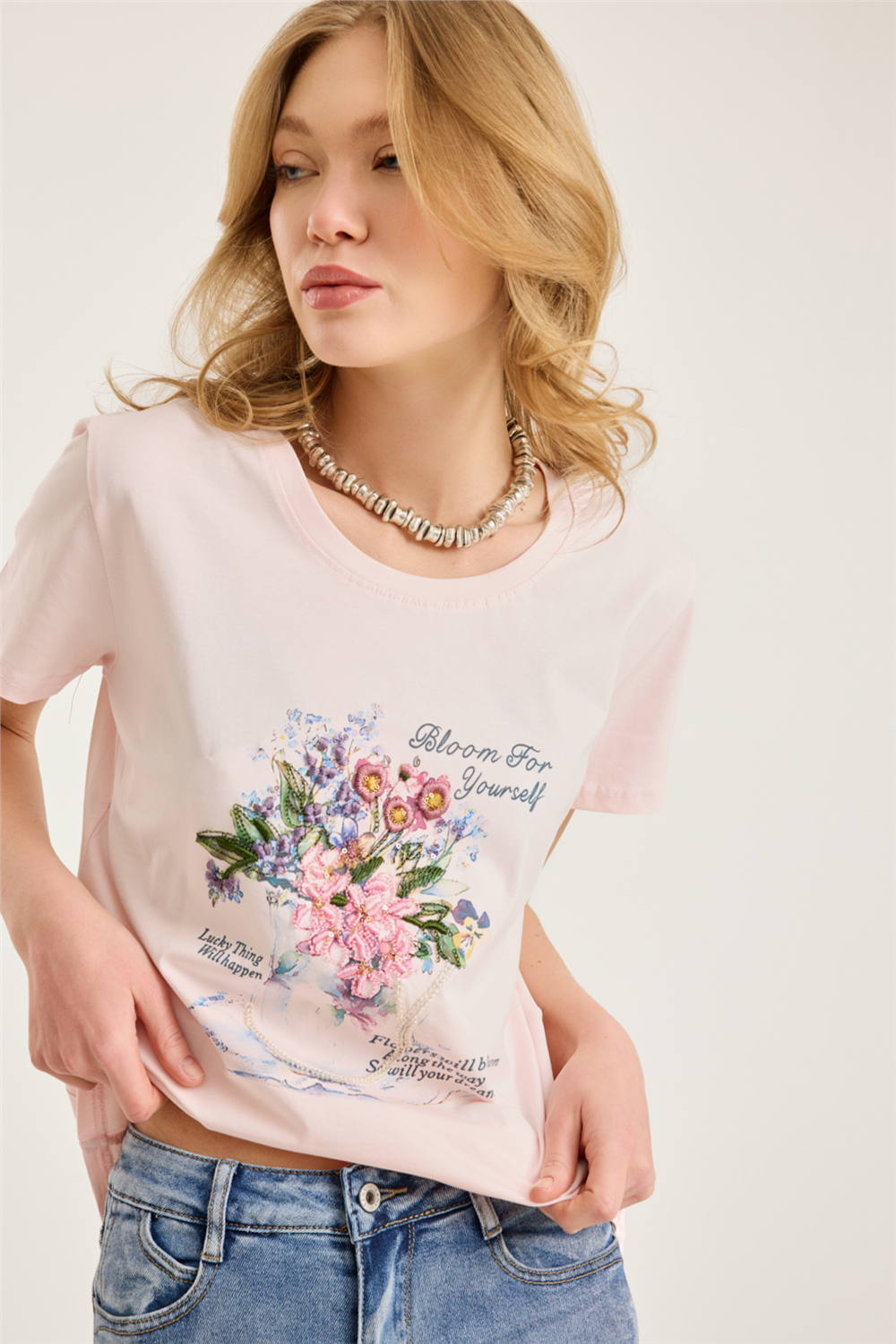 Çiçek Buketi Nakışlı Tshirt
