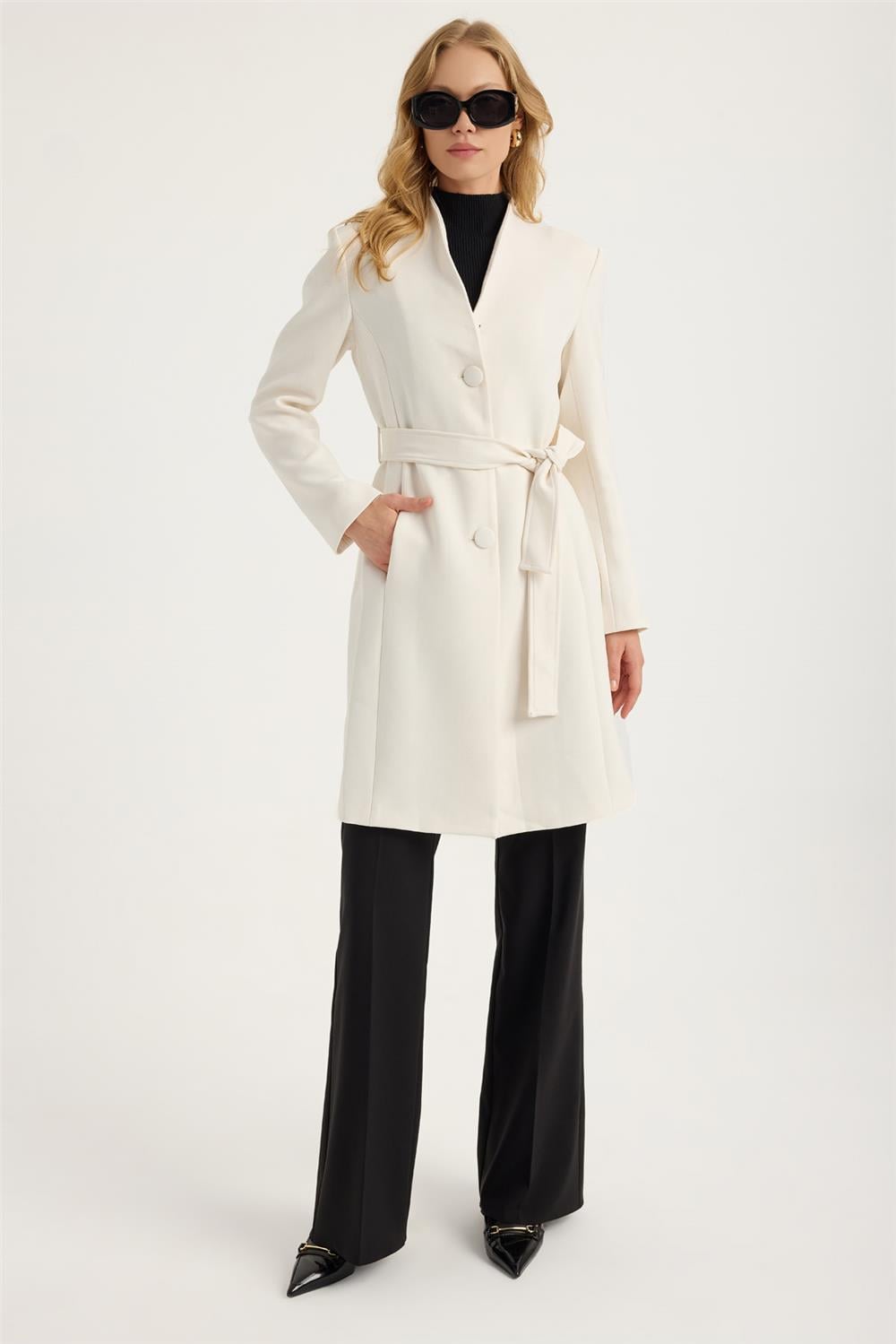 Uzun 3 Düğme 2 Cep Dik Yaka Kuşak Bağlı Kaban