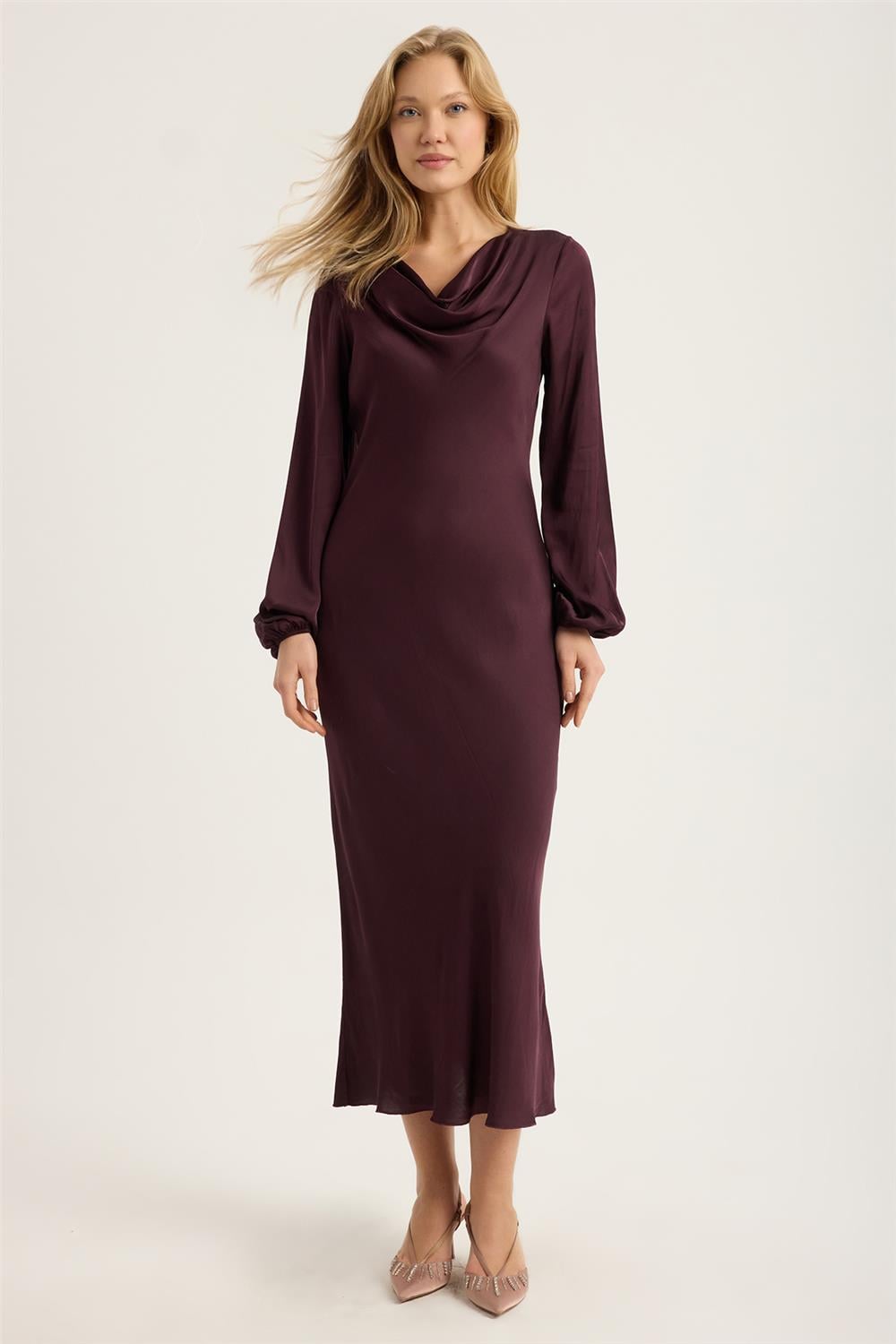 Uzun Degaje Yaka Elbise