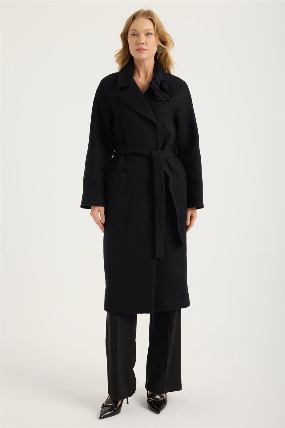 2 Kese Cep Kuşak Bağlı Çiçek Broşlu Kaban