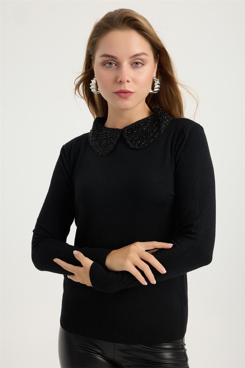 Boncuklu Yakalık Triko