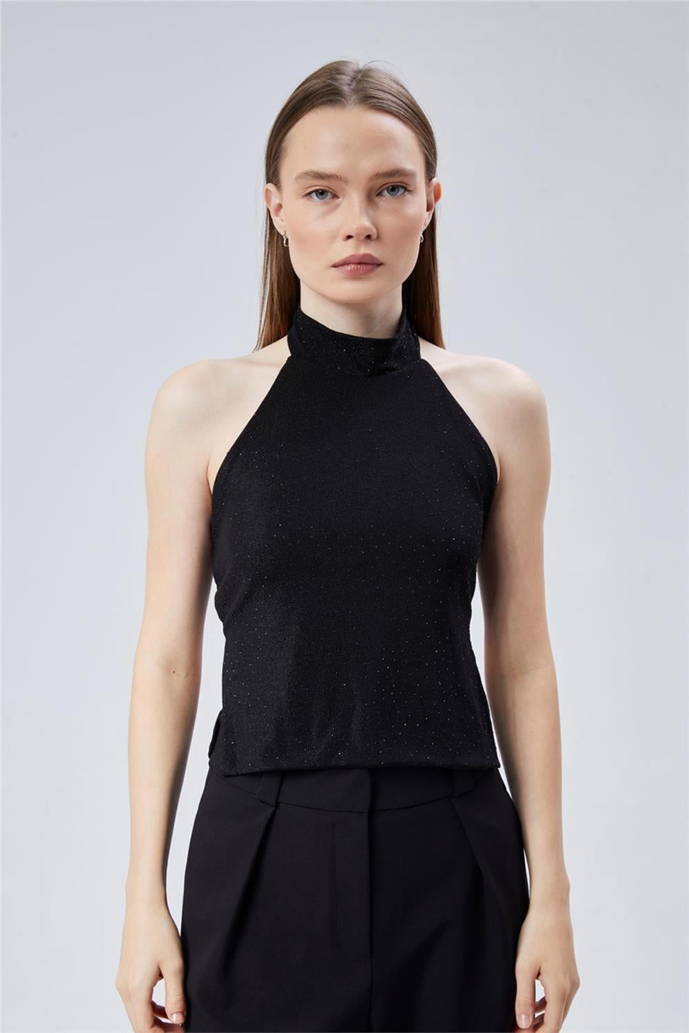 Düğmeli Dik Yaka Top