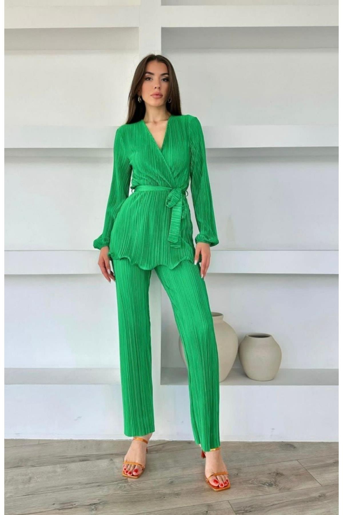 Piliseli Kuşaklı Yeşil Takım