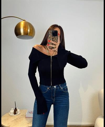  Madonna Yaka Siyah Ön Fermuarlı Kol Yırtmaç Detaylı Fitilli Triko Bluz