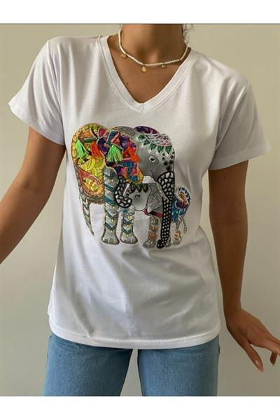 V Yaka Fil Desenli Pullu Beyaz Tişört