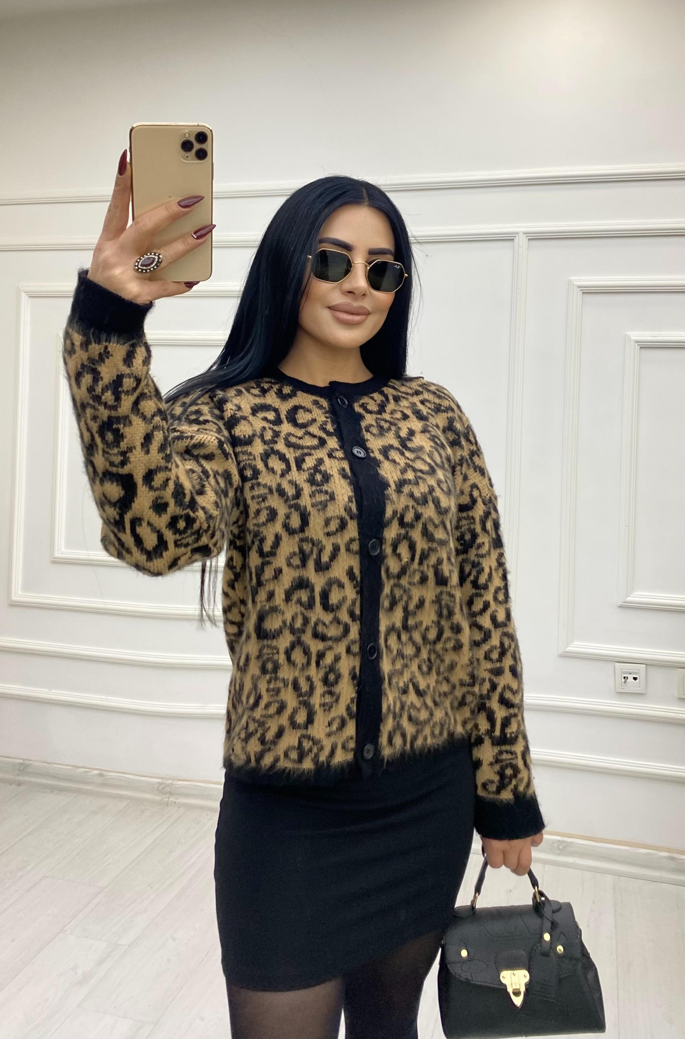 Düğmeli Kısa Leopar Hırka