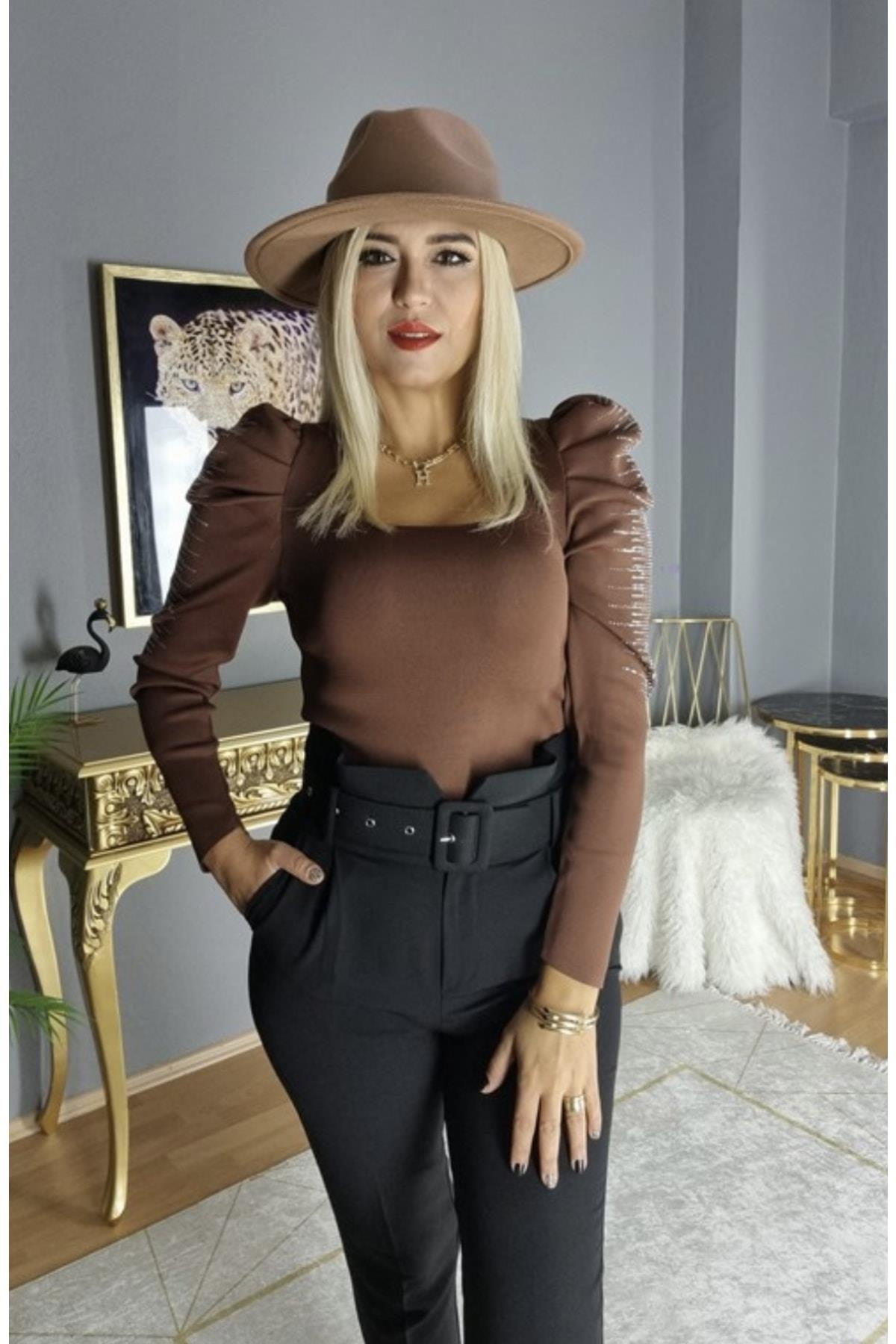 Kadın Omuzları Taş Işlemeli Triko Bluz