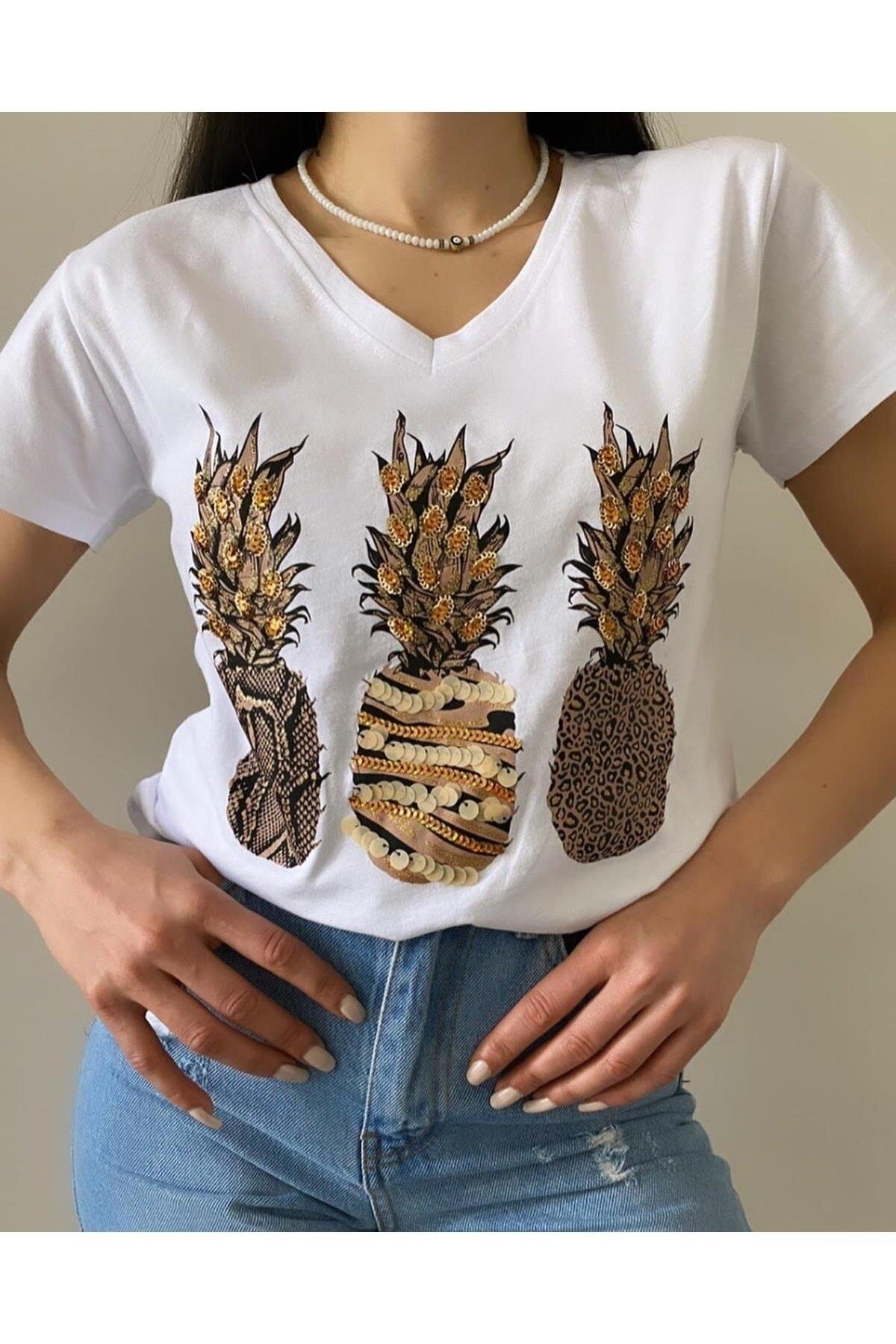 Kadın V Yaka Ananas Desenli Beyaz T-shirt