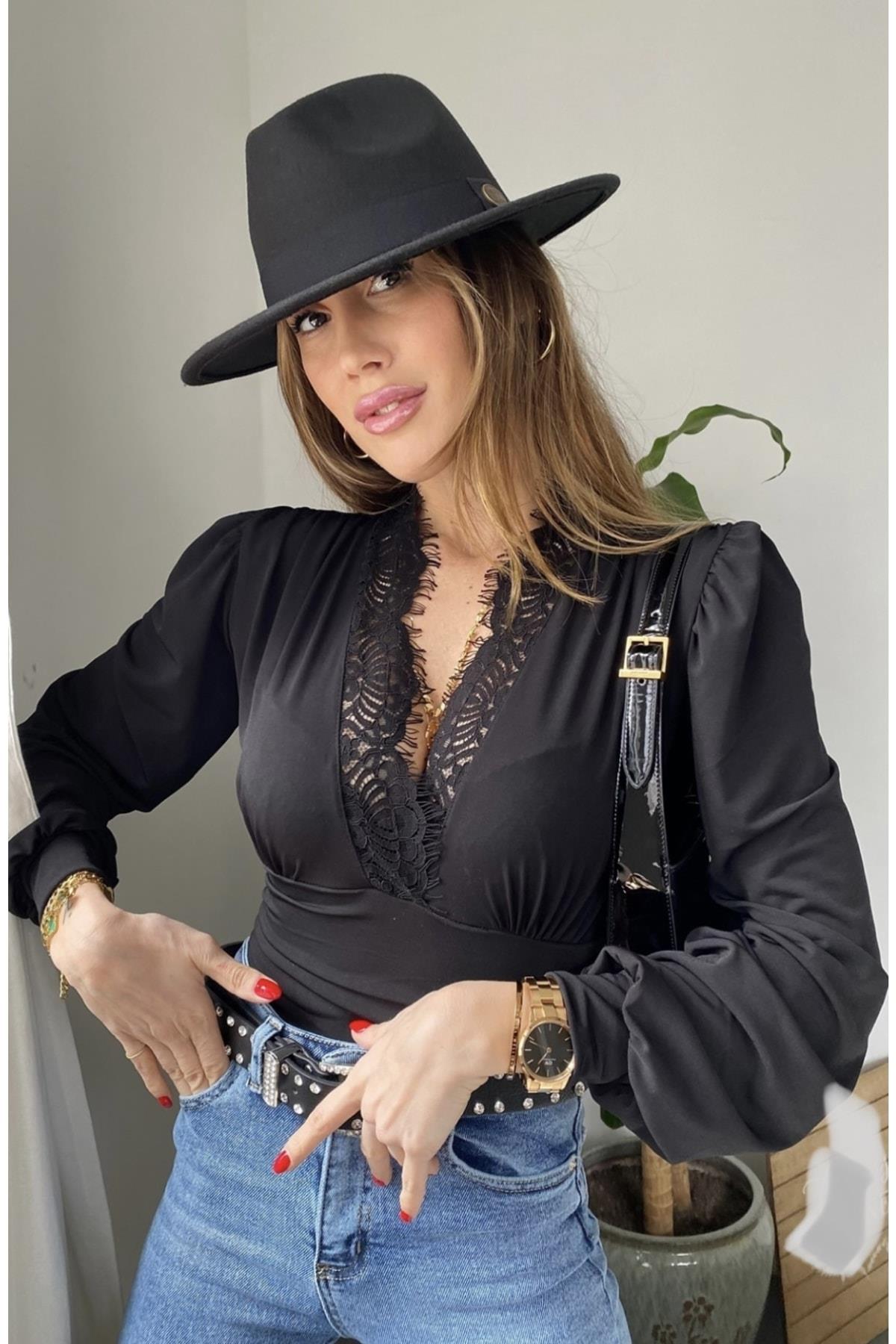 Kadın Yaka Dantel Detaylı Siyah Bodysuit