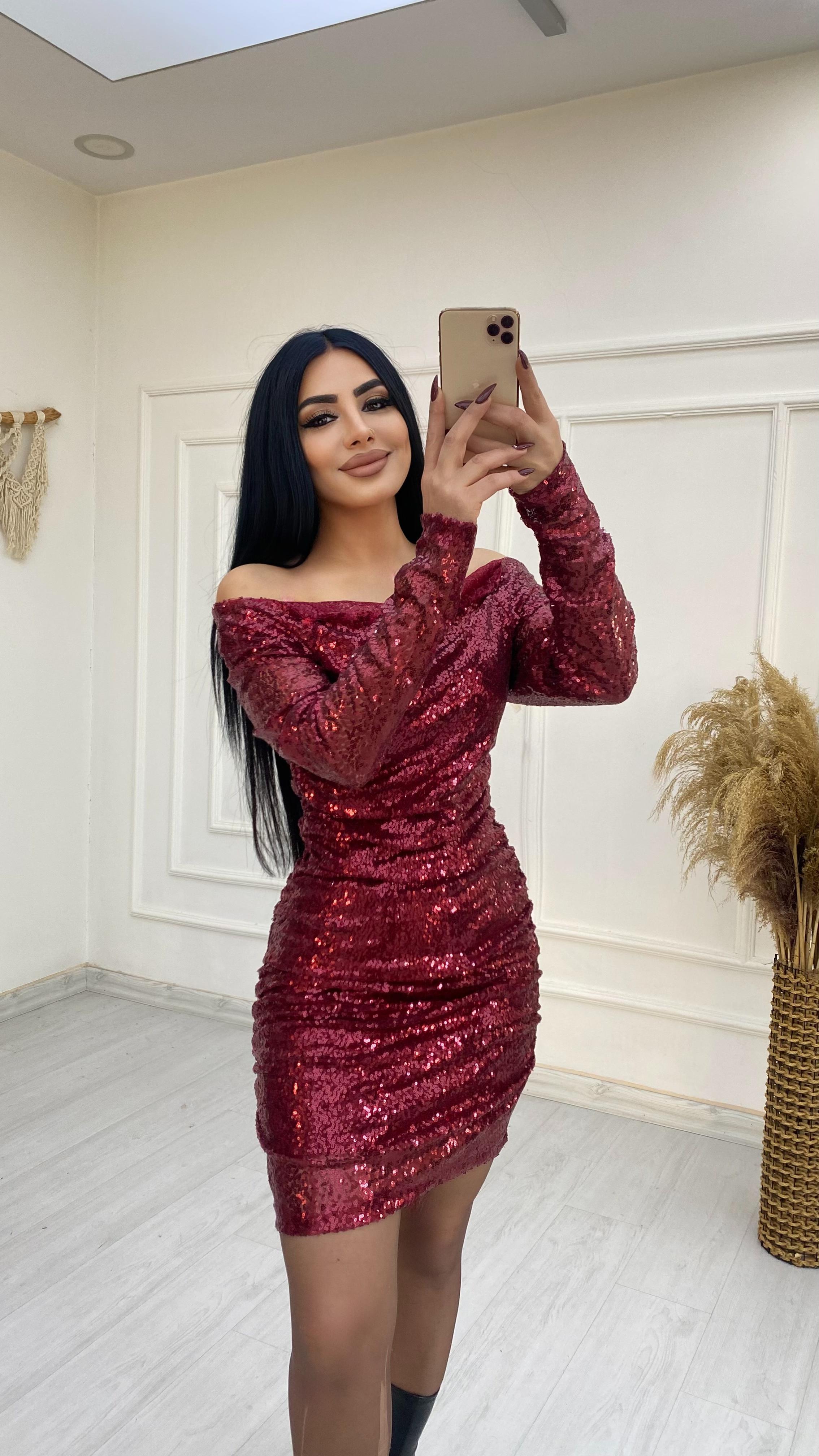 Madonna Yaka Kırmızı Payetli Elbise