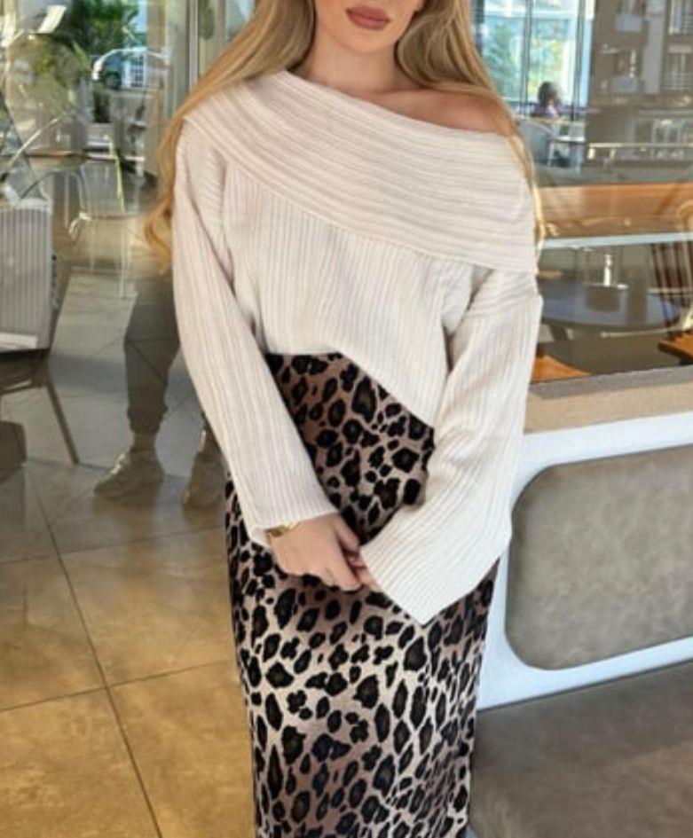 Madonna Yaka Taş Triko Kazak