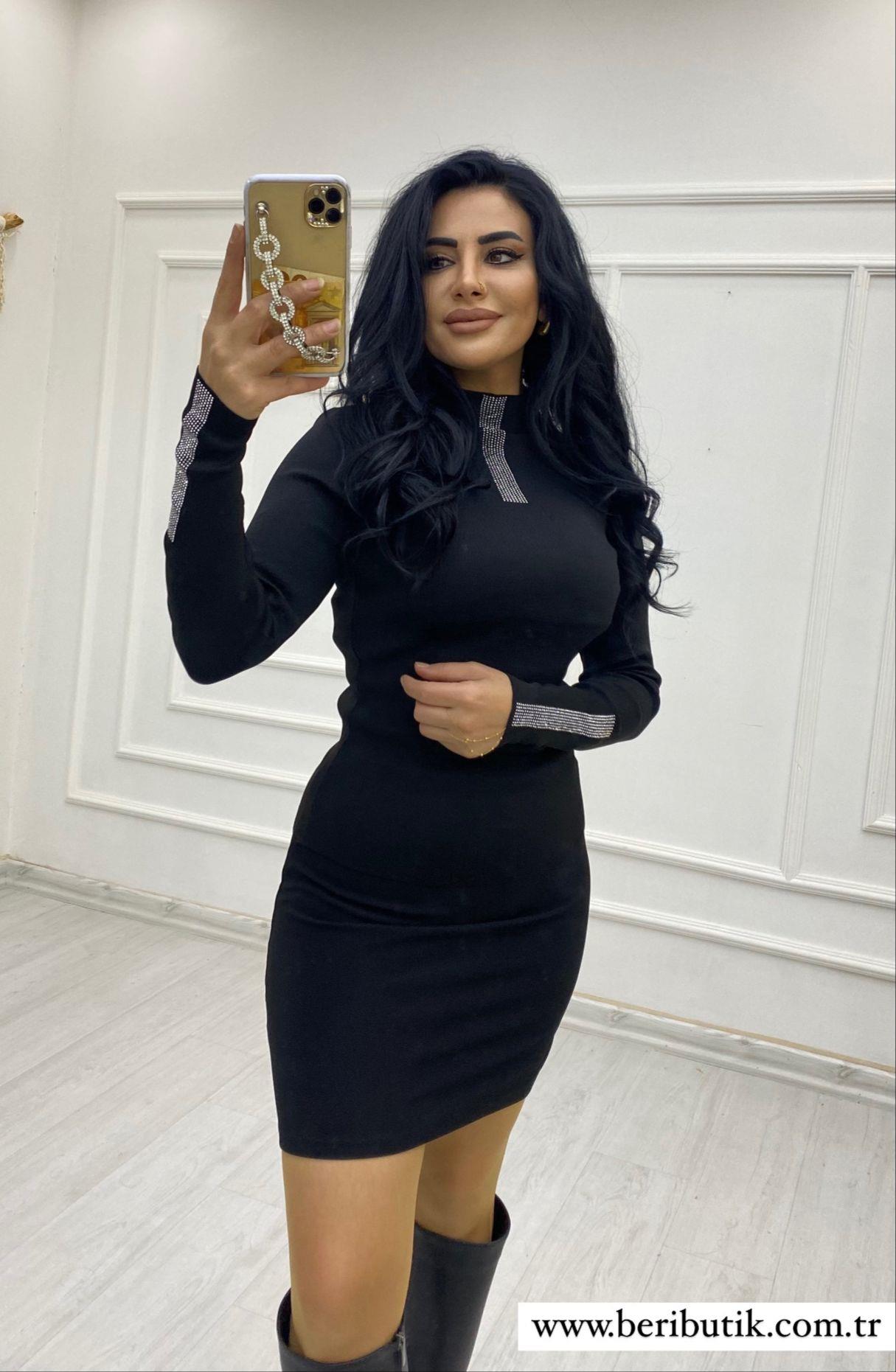 Siyah Parıltılı Taşlı Yarım Boğazlı Triko Bluz