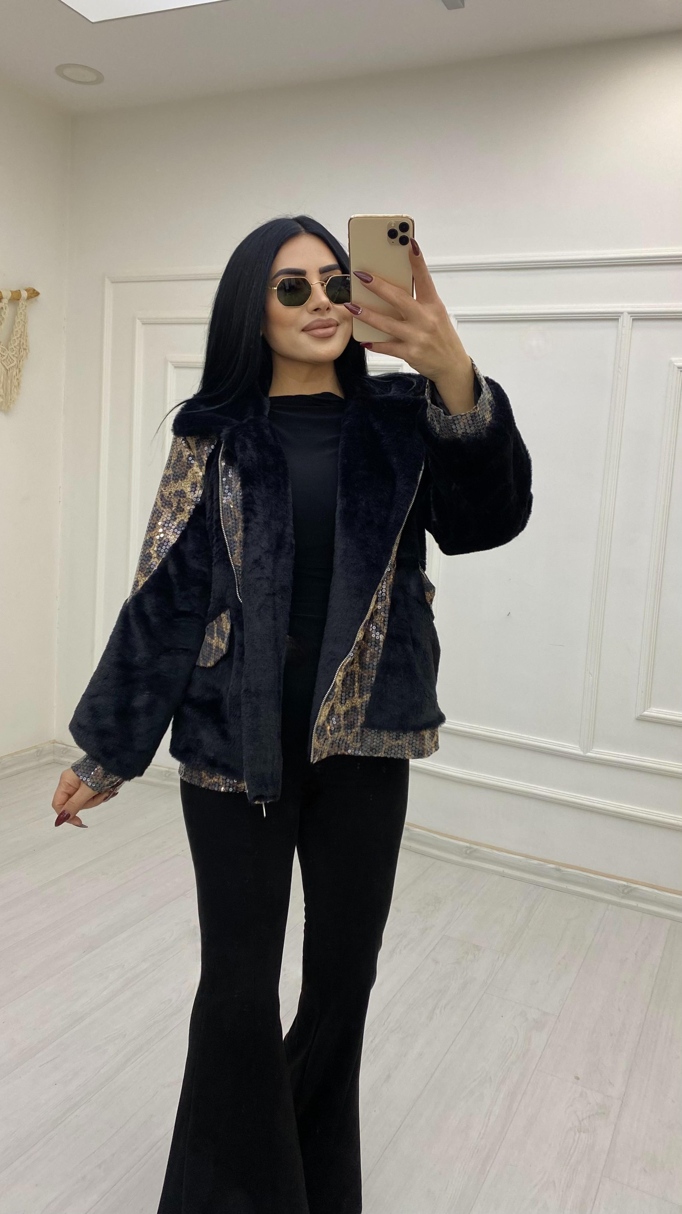 Siyah Payetli Leapoar Detaylı İçi Astarlı Mont