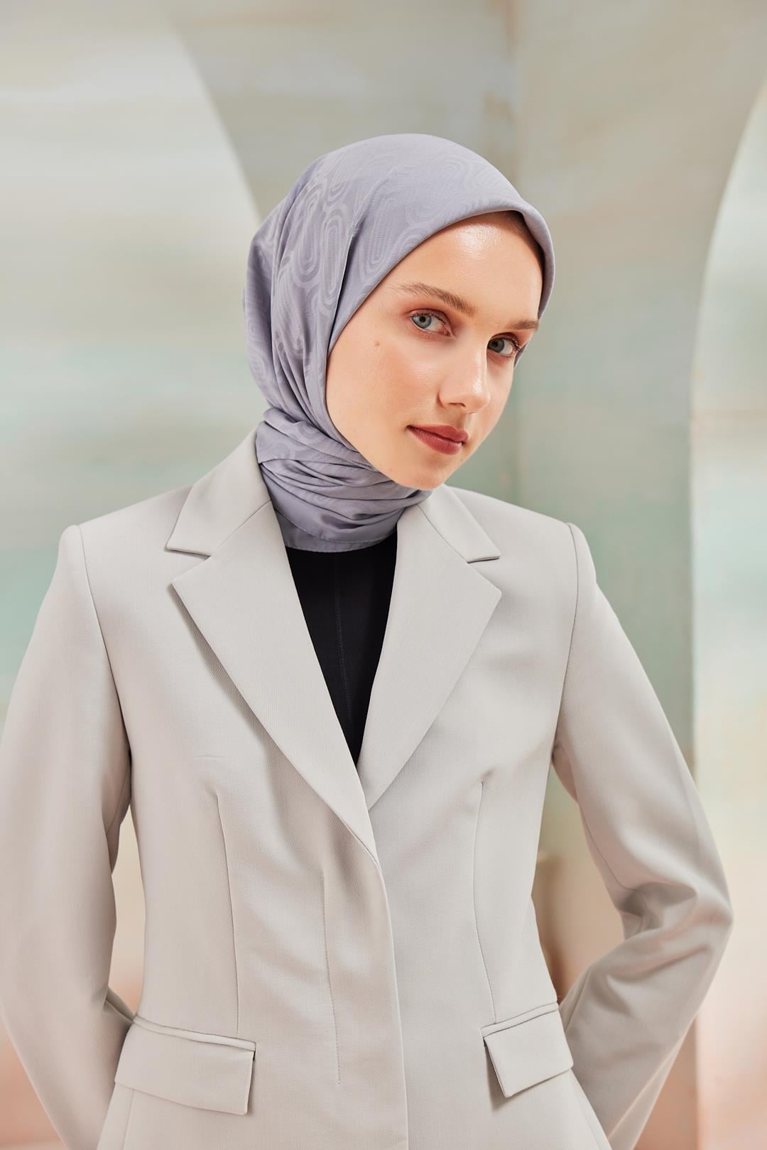 DÜZ CAPRİ SARMAL EŞARP FÜME