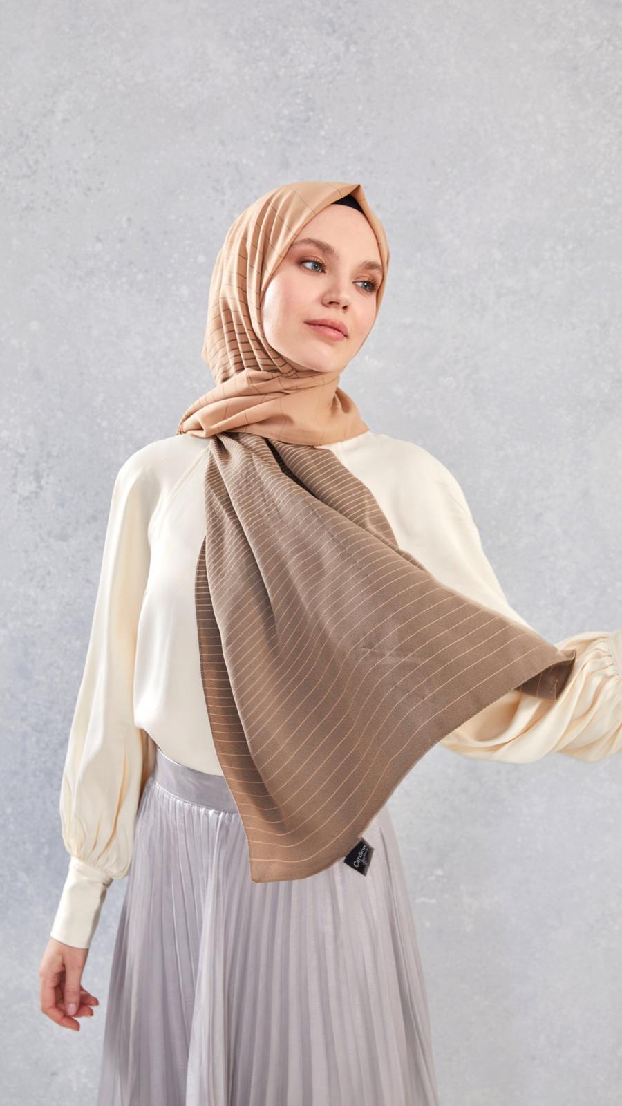 ELEGANT CAMEL