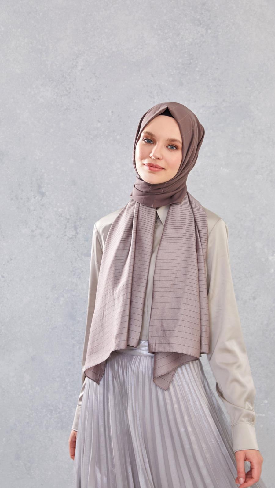 ELEGANT LEYLAK