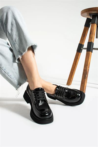 Siyah Rugan Ona Bağcıklı Hakiki Deri Kadın Loafer Ayakkabı