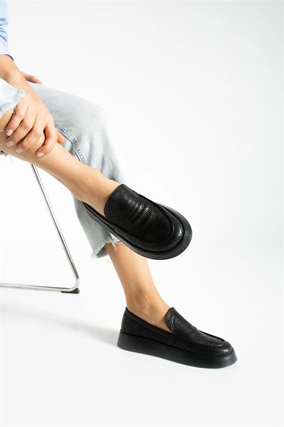 Siyah Zile Zımba Detaylı Hakiki Deri Kadın Loafer Ayakkabı