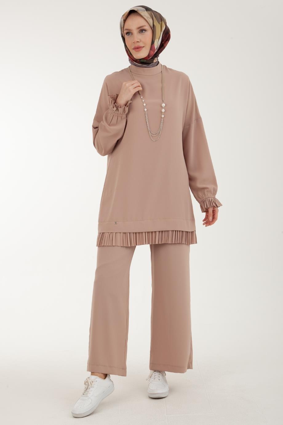 ARMİNE TREND Kolyeli, Kolları ve Etek ucu Piliseli Pantolonlu İkili Takım-Camel